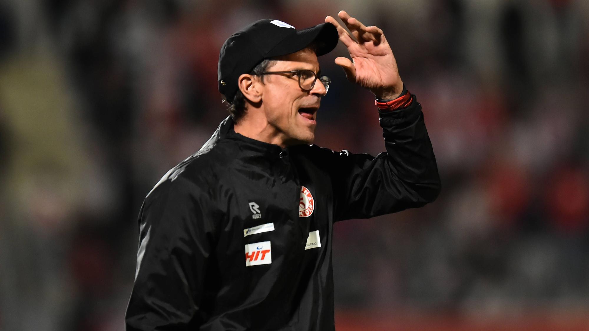 Fußball Herren Regionalliga West Saison 2024/2025 28. Spieltag: Rot-Weiß Oberhausen - Fortuna Köln am 04.04.2025 im Stadion Niederrhein in Oberhausen Matthias Mink Trainer Fortuna Köln Nordrhein-Westfalen Deutschland *** Soccer Mens Regionalliga West Season 2024 2025 28 Matchday Red White Oberhausen Fortuna Cologne on 04 04 2025 at Stadion Niederrhein in Oberhausen Matthias Mink Coach Fortuna Cologne North Rhine-Westphalia Germany