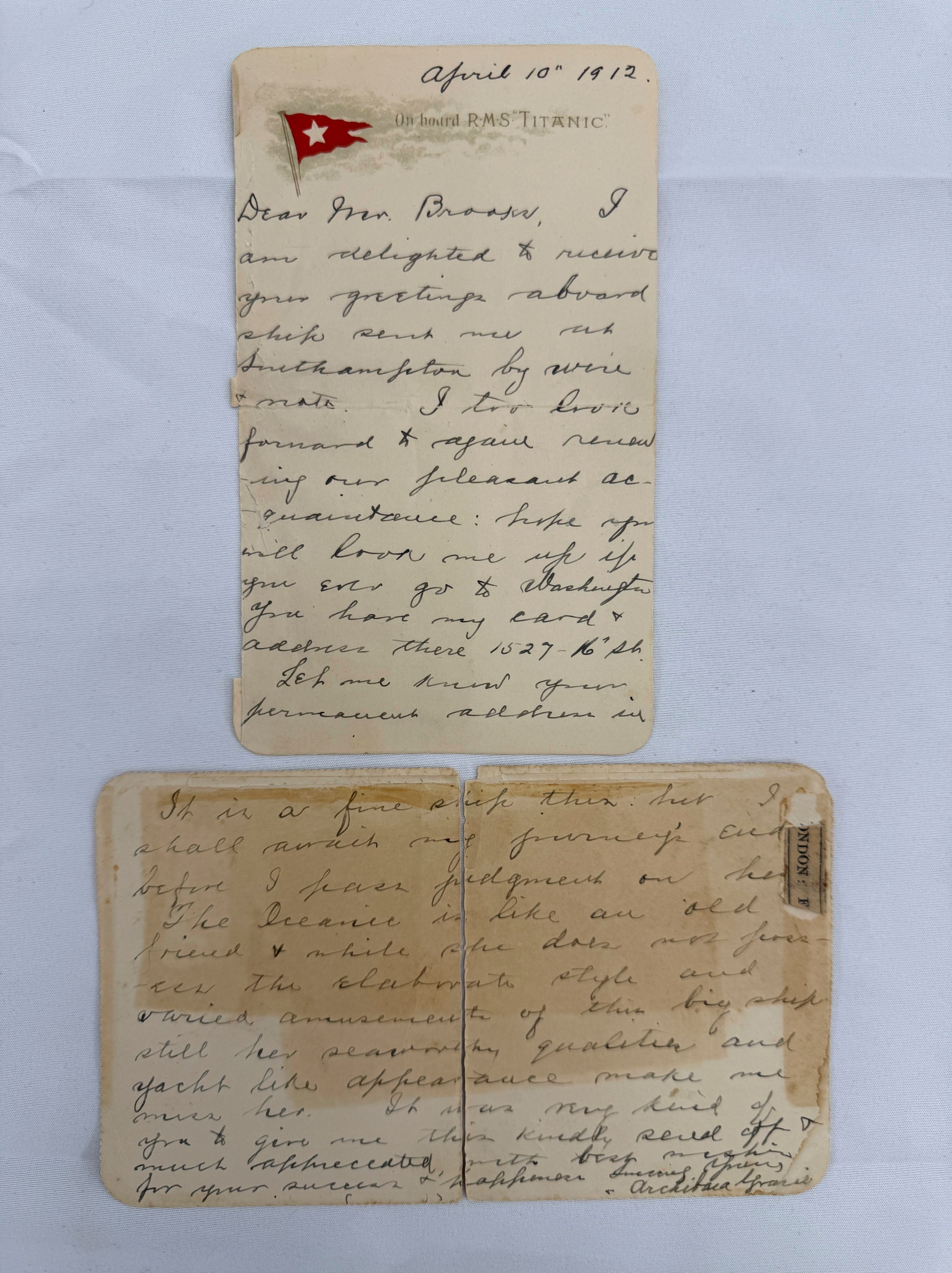 Das undatierte, vom Auktionshaus Henry Aldridge & Son zur Verfügung gestellte Bild zeigt eine Postkarte samt Brief, die ein «Titanic»-Überlebender damals als Briefkarte verschickte.