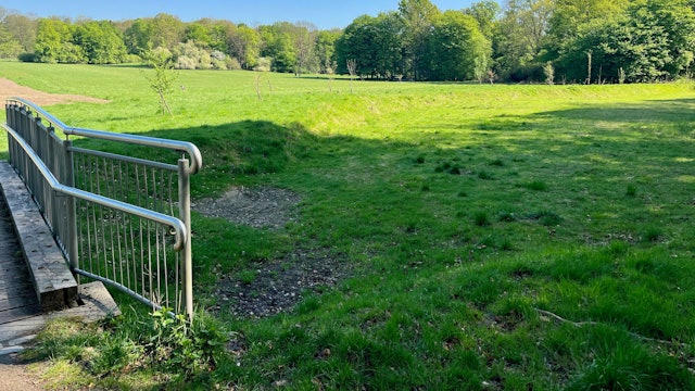 Das Bett des Frechener Baches im Grüngürtel.