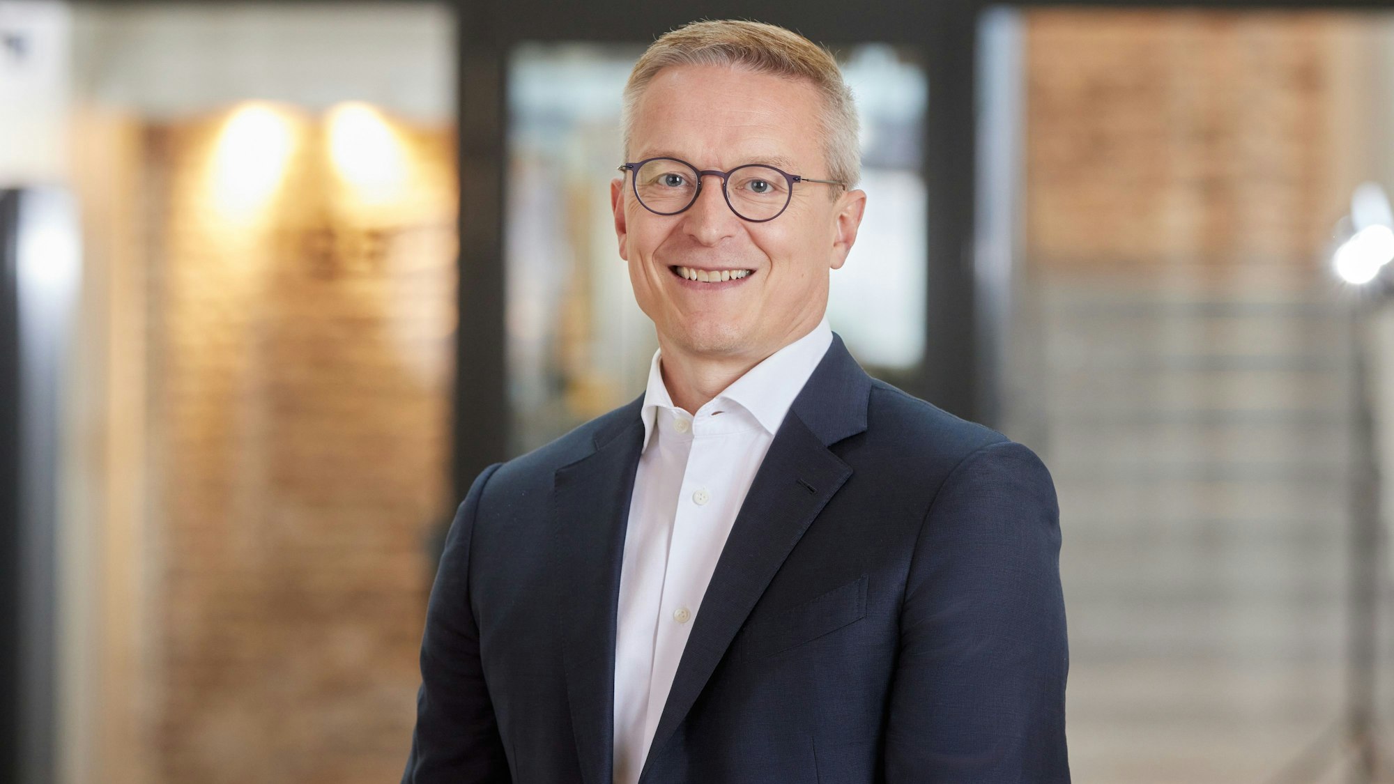 HANDOUT - 28.04.2025, ---, --: Karsten Wildberger. Digitalminister soll der Manager Karsten Wildberger werden. Der Chef von Ceconomy, des Mutterkonzerns der Elektronikmarktketten Media Markt und Saturn, soll das neu geschaffene Ressort für Digitalisierung und Staatsmodernisierung übernehmen. Foto: Oliver Roesler
oro-Phot/CECONOMY AG /dpa - ACHTUNG: Nur zur redaktionellen Verwendung im Zusammenhang mit der aktuellen Berichterstattung und nur mit vollständiger Nennung des vorstehenden Credits +++ dpa-Bildfunk +++