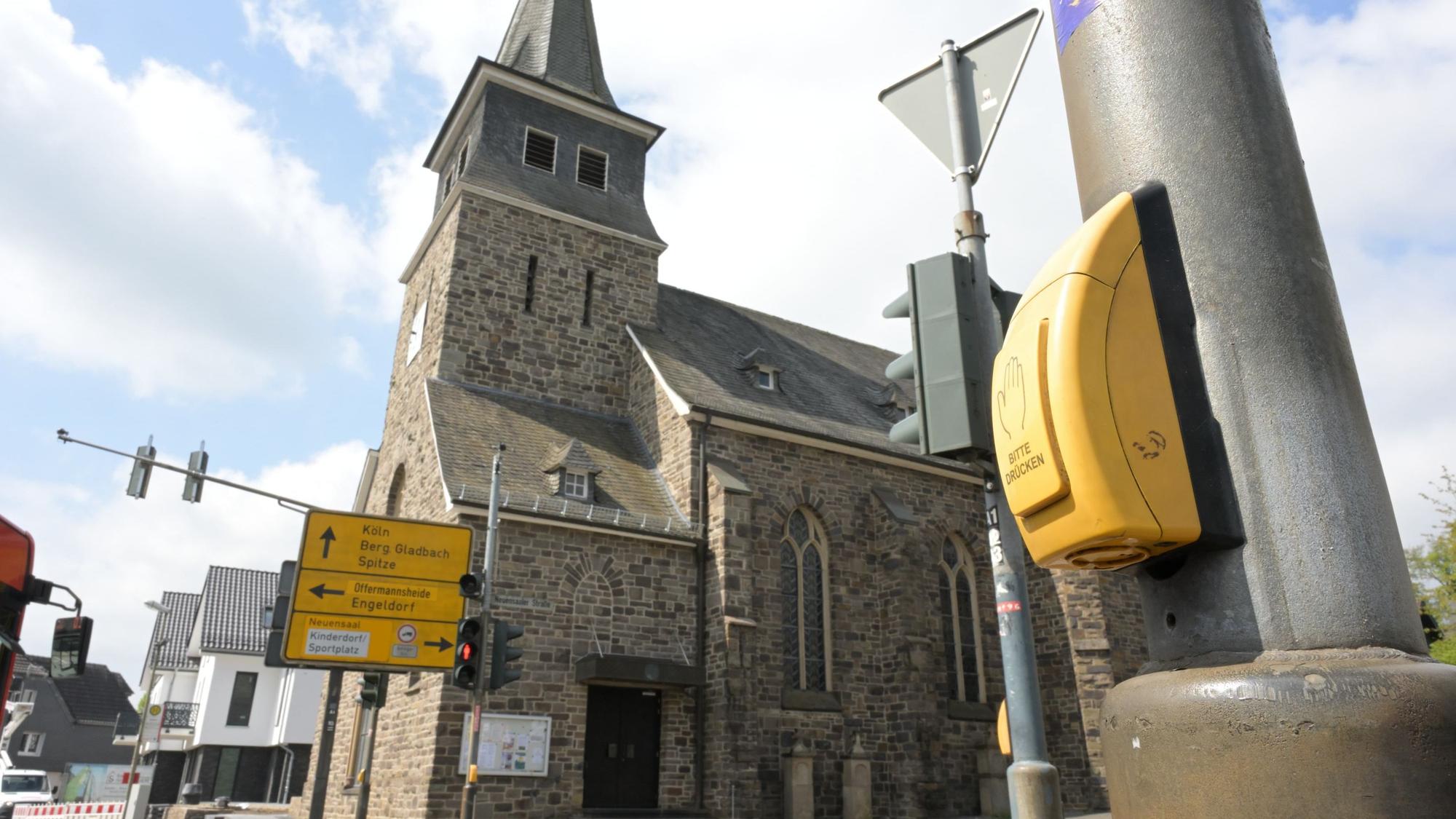 Das Foto zeigt die Ampelanlage in Biesfeld