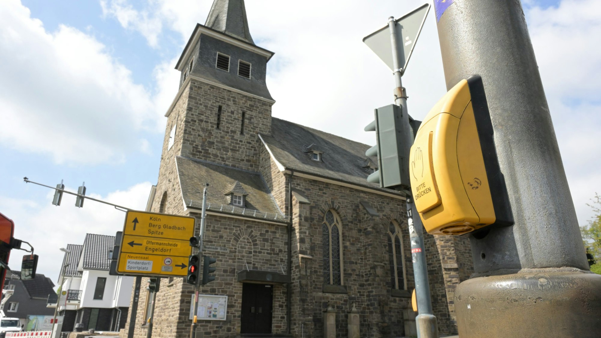 Das Foto zeigt die Ampelanlage in Biesfeld