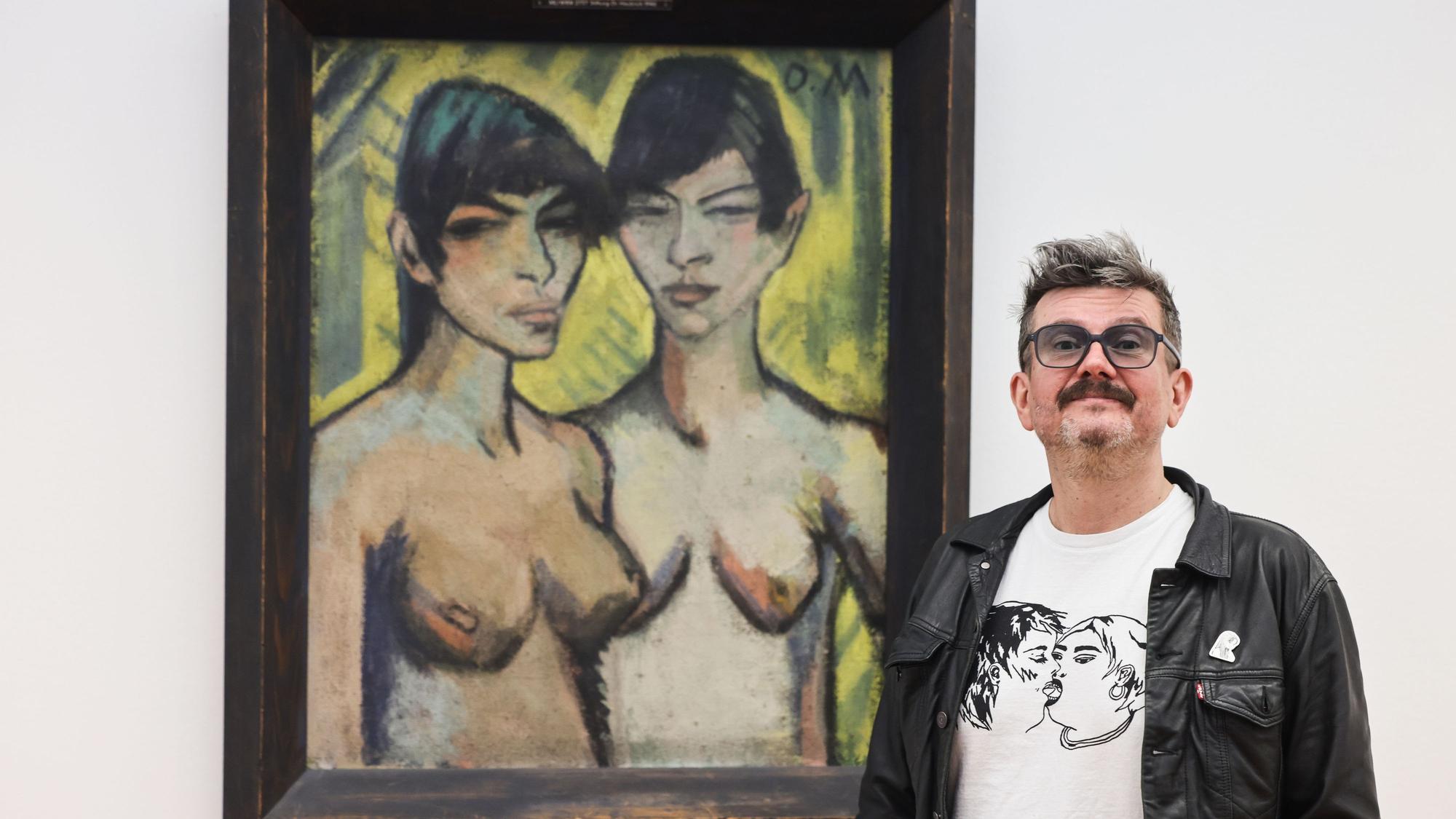 Der französische Karikaturist Luz bei der Vorstellung seines Comics ´Zwei weibliche Halbakte» vor dem gleichnamigen Bild im Museum Ludwig.