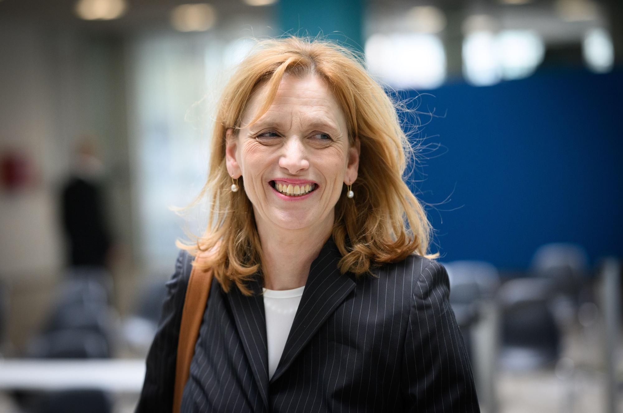ARCHIV - 09.04.2025, Berlin: Karin Prien (CDU), Ministerin für Allgemeine und Berufliche Bildung, Wissenschaft, Forschung und Kultur des Landes Schleswig-Holstein, kommt zur Sitzung vom Bundesvorstand der CDU im Konrad-Adenauer-Haus. (zu dpa: «CDU-Kabinettsliste: Erfahrung und eine Prise Überraschung») Foto: Bernd von Jutrczenka/dpa +++ dpa-Bildfunk +++