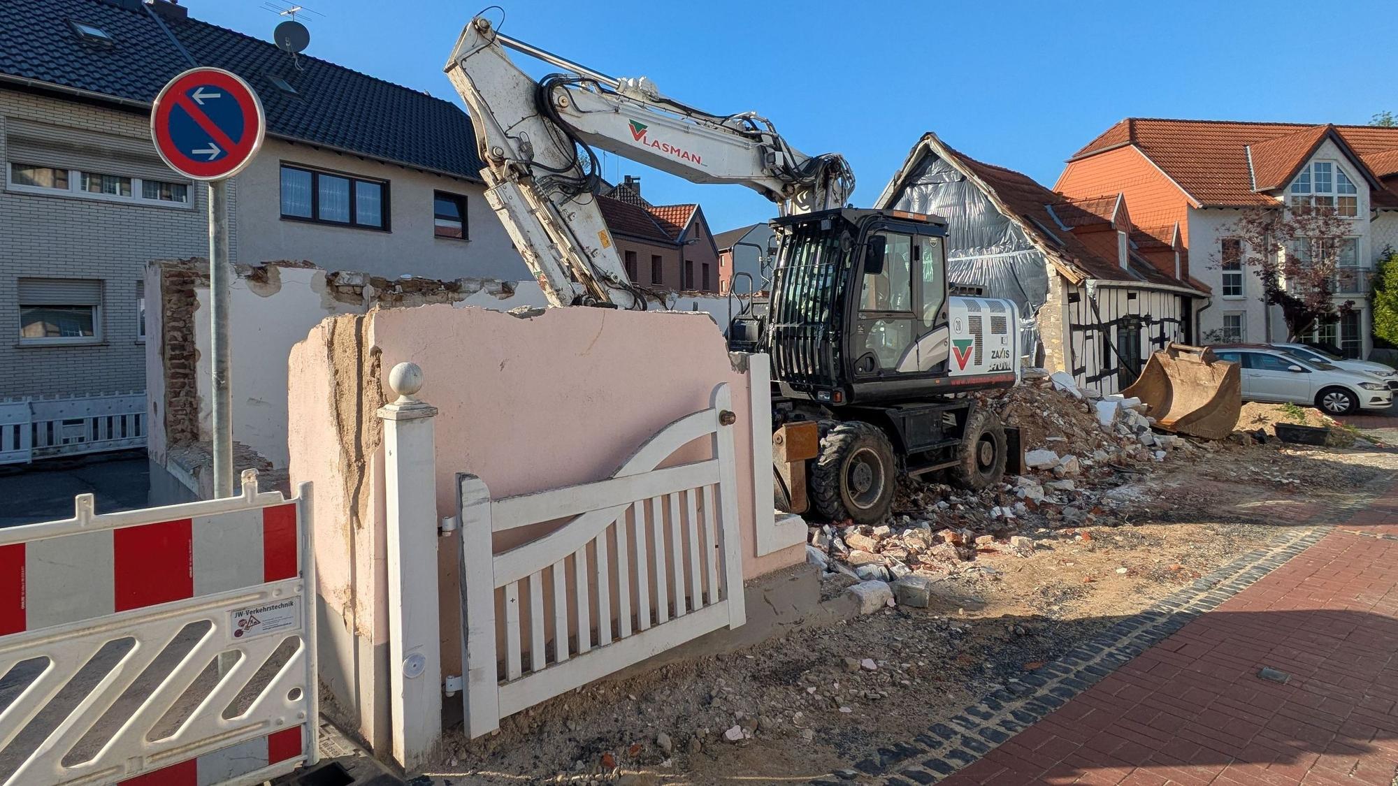 Das Haus Höckling kurz vor Ende der Abrissarbeiten.