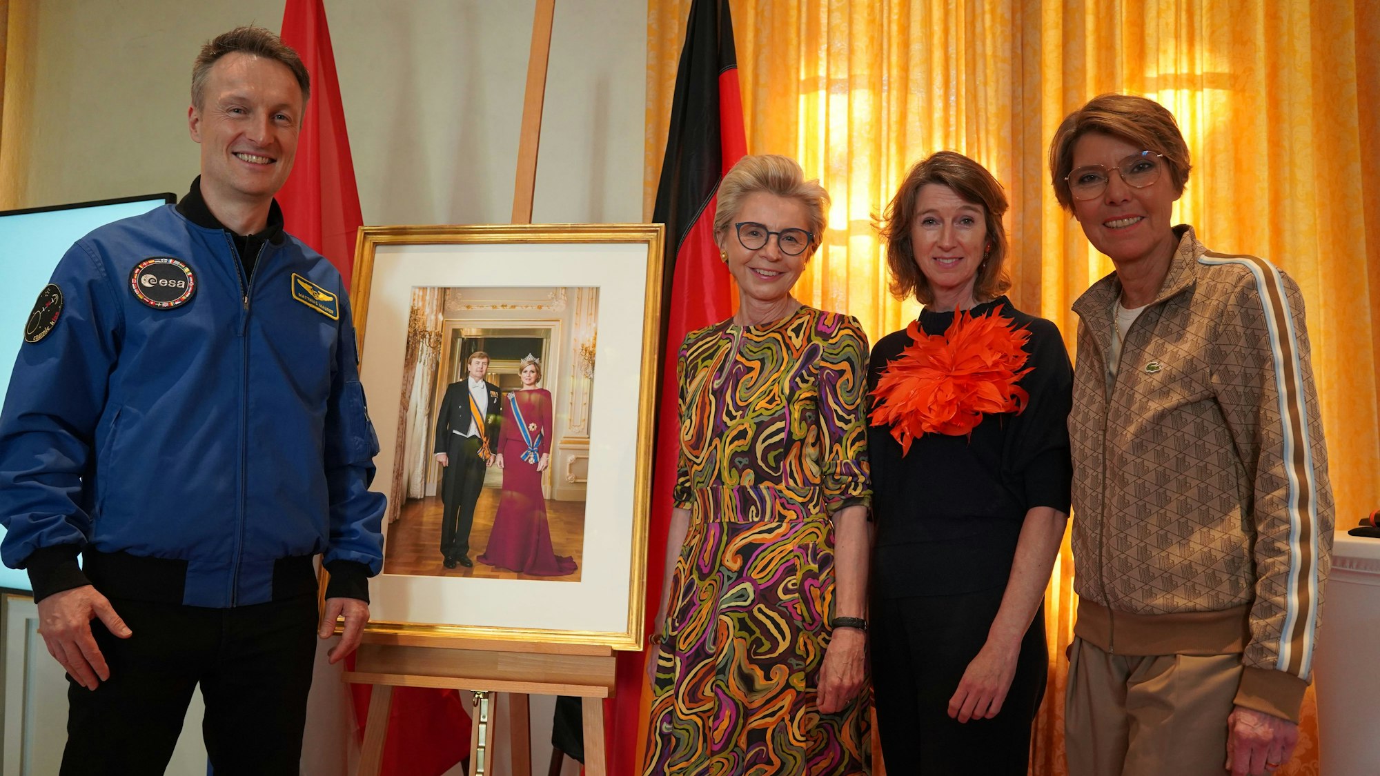 Matthias Maurer (von links), die niederländische Honorarkonsulin Rafaela Wilde, die niederländische Botschafterin Hester Somsen und Bettiner Böttinger.