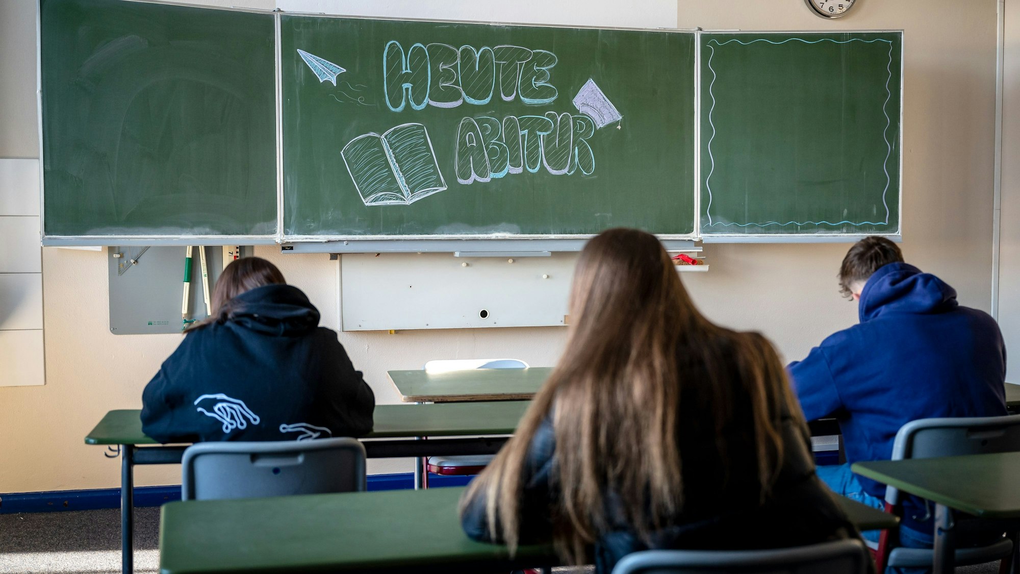 Die Deutsch-Klausur markierte den Anfang: Gestern starteten die Abitur-Prüfungen in NRW.