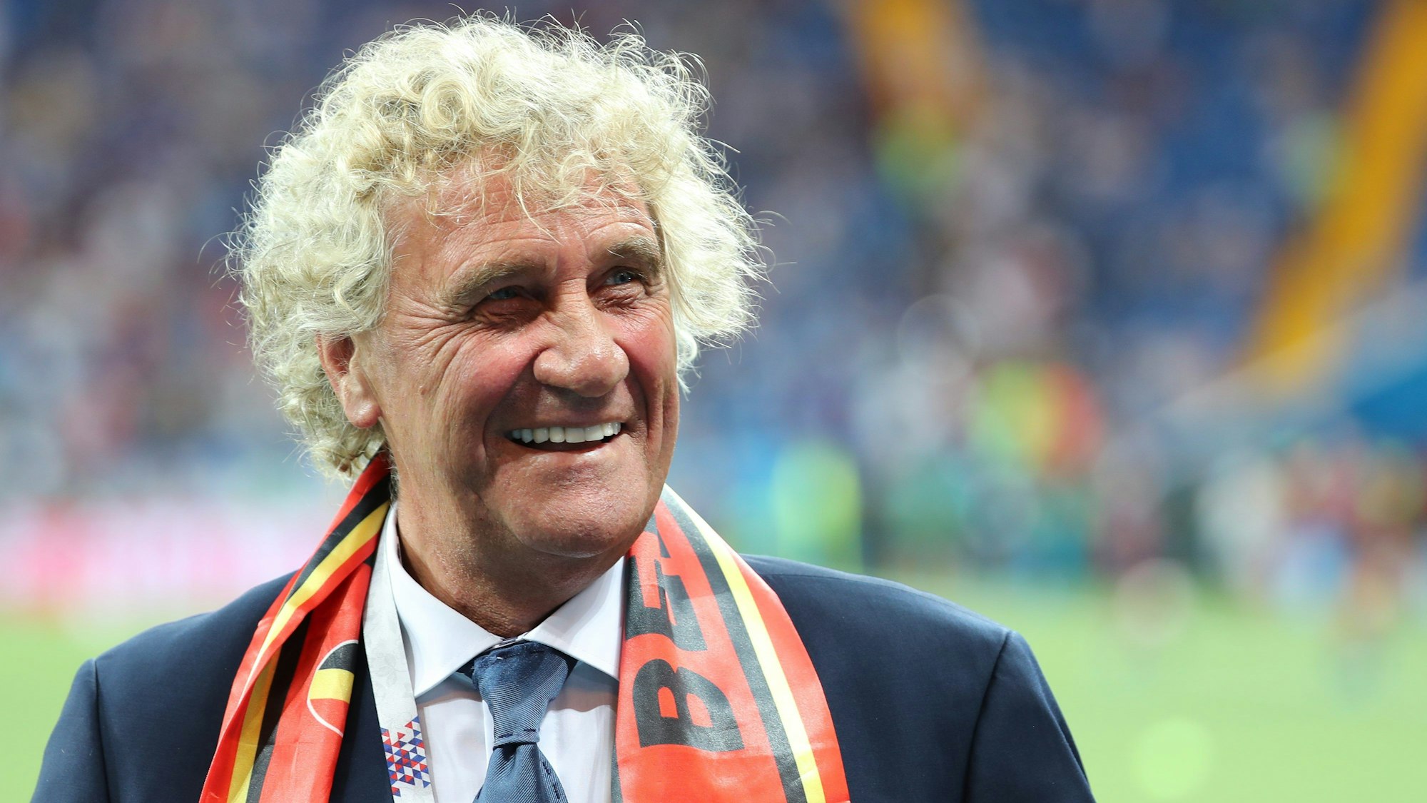 Der ehemalige belgische Torhüter Jean-Marie Pfaff steht an der Seitenlinie.