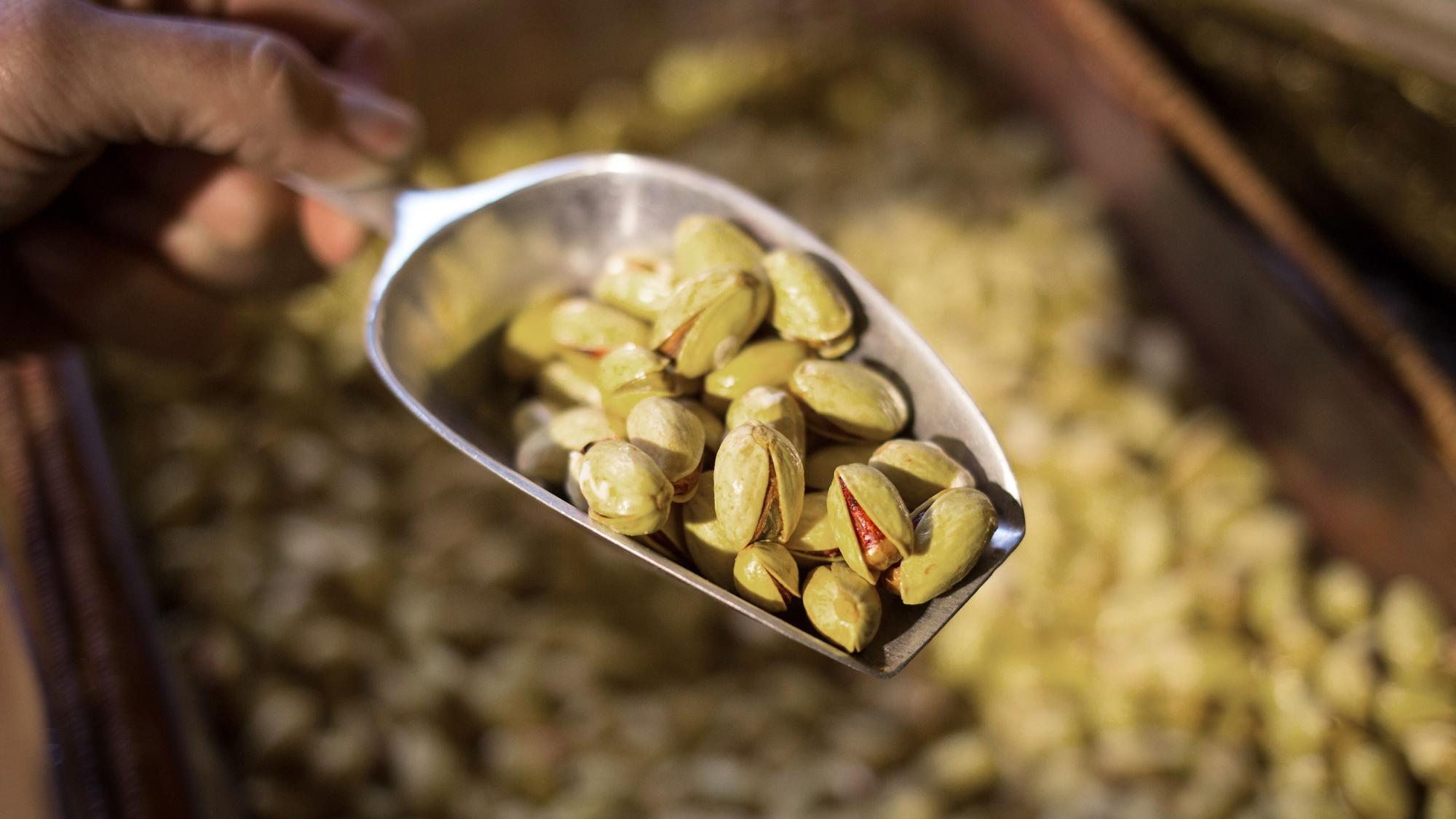 Schmackhaft und gesund: Pistazien enthalten reichlich wertvolle ungesättigte Fettsäuren, Vitamin E, B-Vitamine und Mineralstoffe wie Kalium und Magnesium. Das Festival bietet Pistazien-Spezialitäten aus acht Ländern. (zu dpa: «Grüner Trend»)