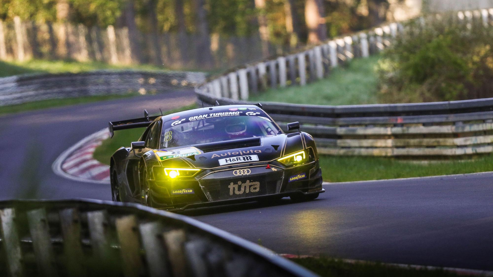 Der Audi von Frank Stippler unterwegs auf dem Nürburgring.