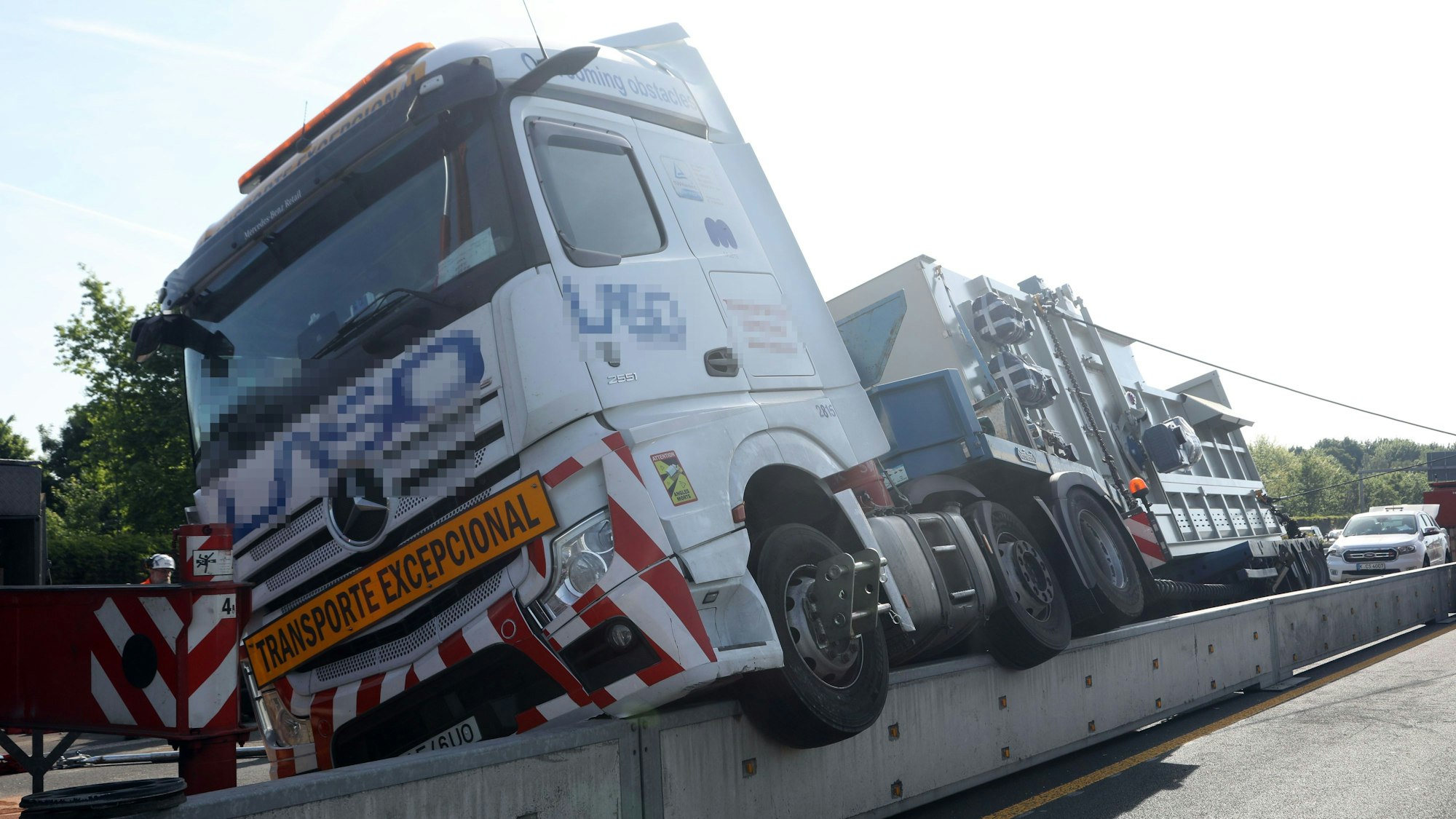 Auf der A4 kurz vor der Ausfahrt Klettenberg hat sich am Mittwoch (30. April 2025) ein Lkw-Unfall ereignet.