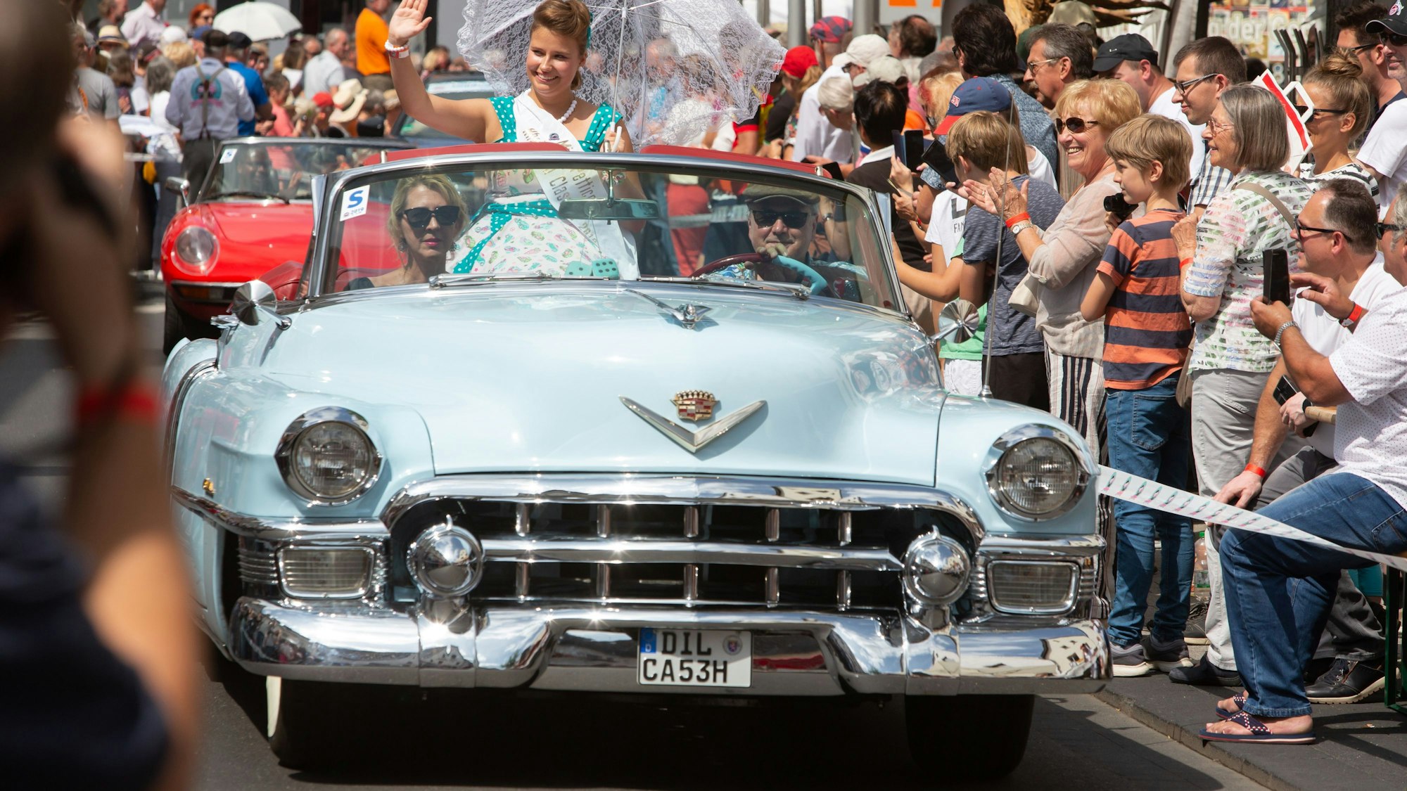 Petticoat und Straßenkreuzer gehörten zum Bild der Rheinbach Classics.