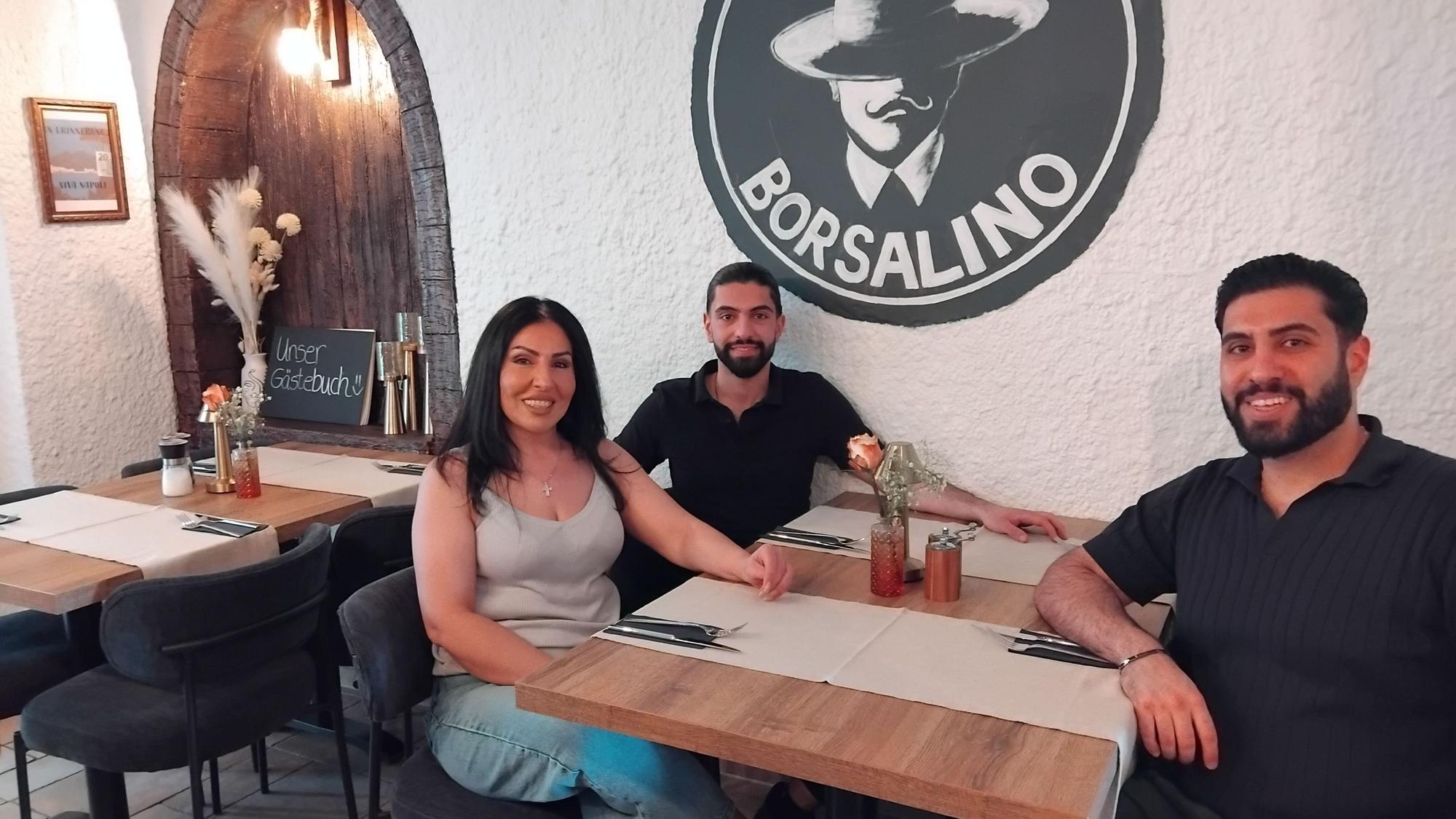 Herzensprojekt Borsalino: Die Brüder Nineb und Ankido Isho mit ihrer Mutter Joulet Zado-Zharo (v.r.).
Siegburg, italienisches Restaurant