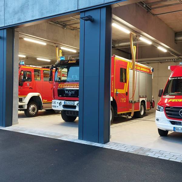 Bis zu acht Fahrzeuge haben in der neuen Fahrzeughalle Platz.