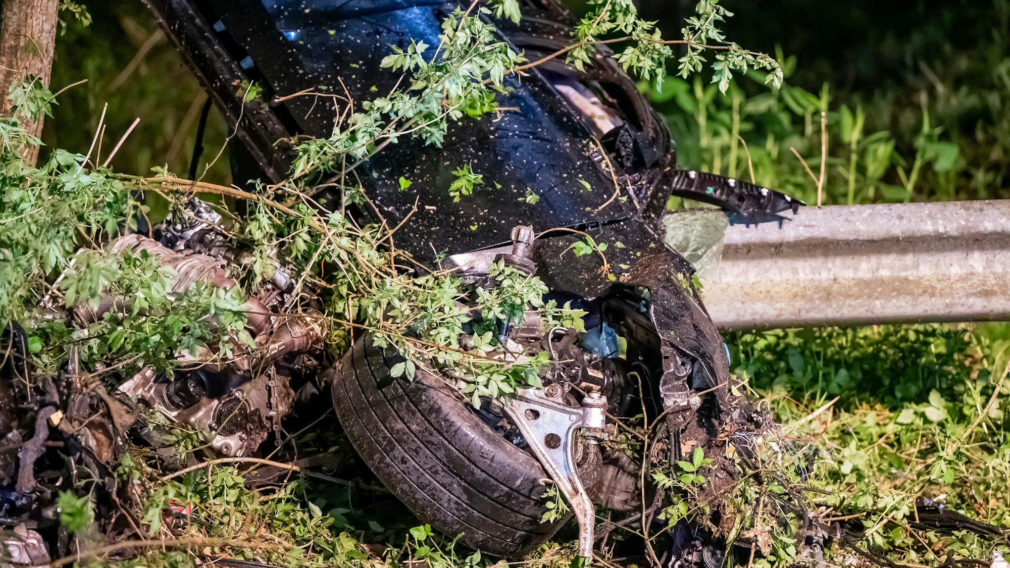 Ein Autowrack nach einem Unfall.