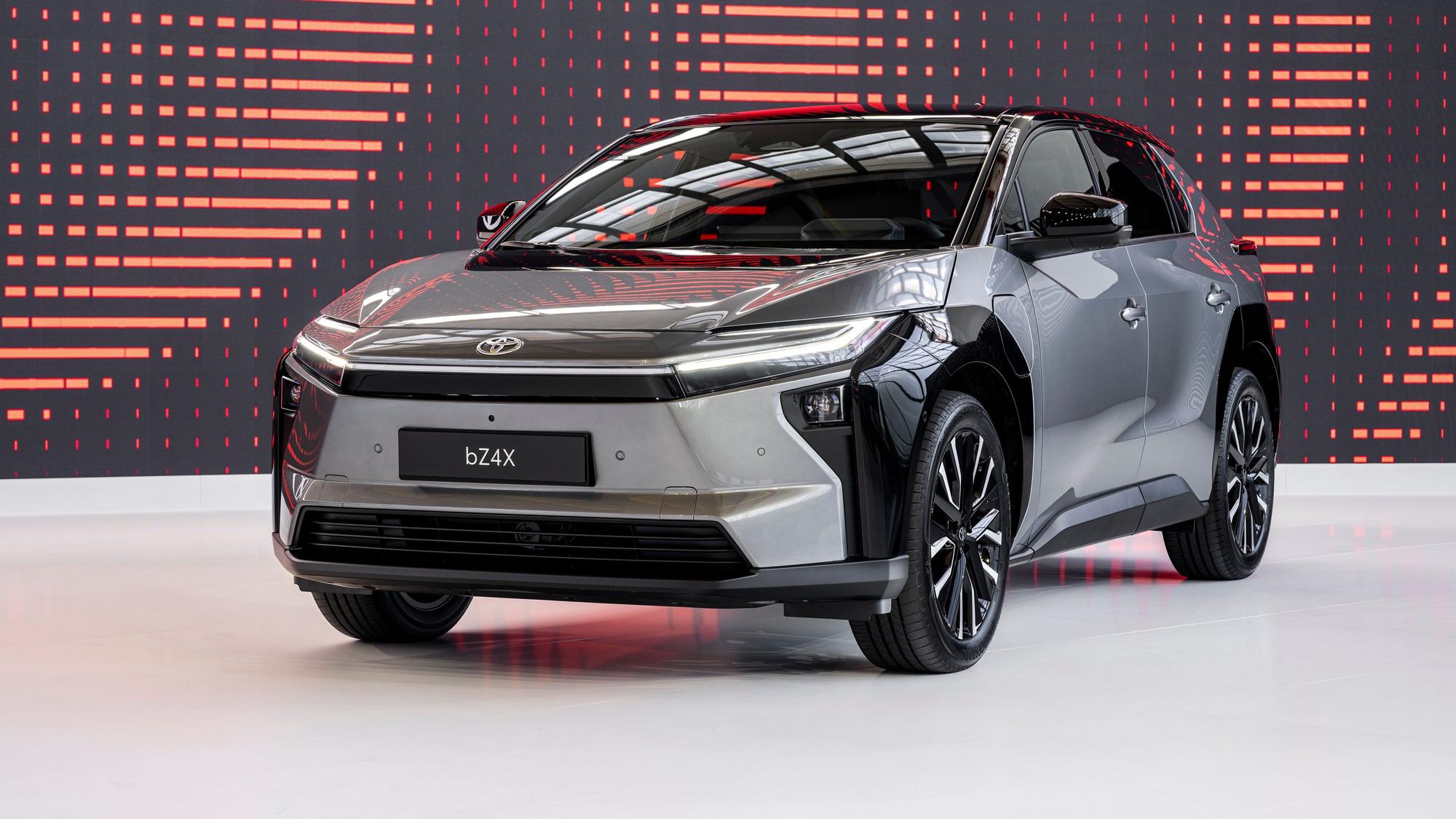 Mit der sehr gründlich überarbeiteten Neuauflage des bZ4X tritt Toyota im D-Segment an.