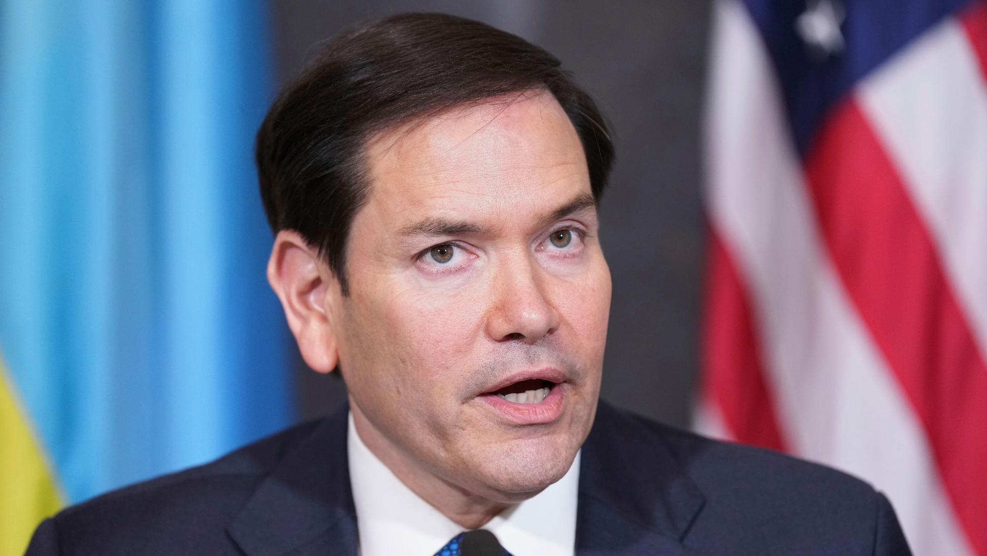 US-Außenminister Marco Rubio spricht während der Unterzeichnungszeremonie einer Grundsatzerklärung mit den Ländern Kongo und Ruanda im Außenministerium.