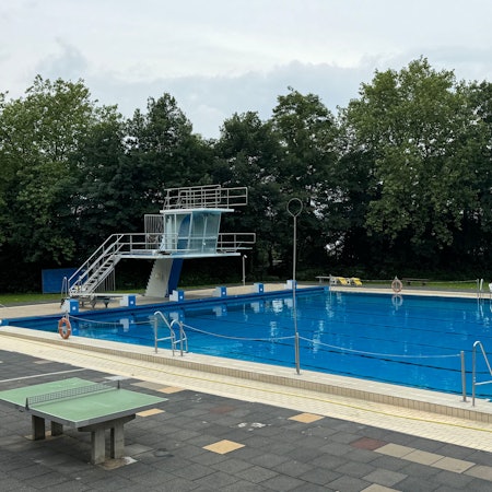 So sah es im vergangenen Jahr im Freibad Türnich aus. Frühestens Ende Mai wird es öffnen.