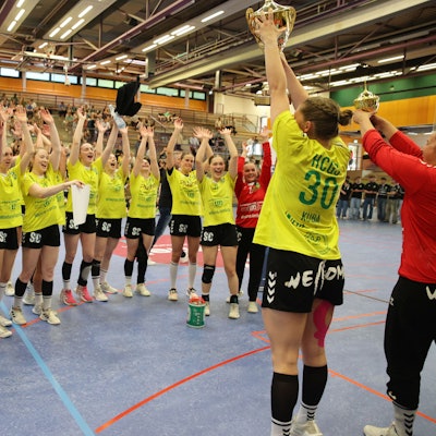 Jubel bei den Handballerinnen des HC Gelpe/Strombach.
