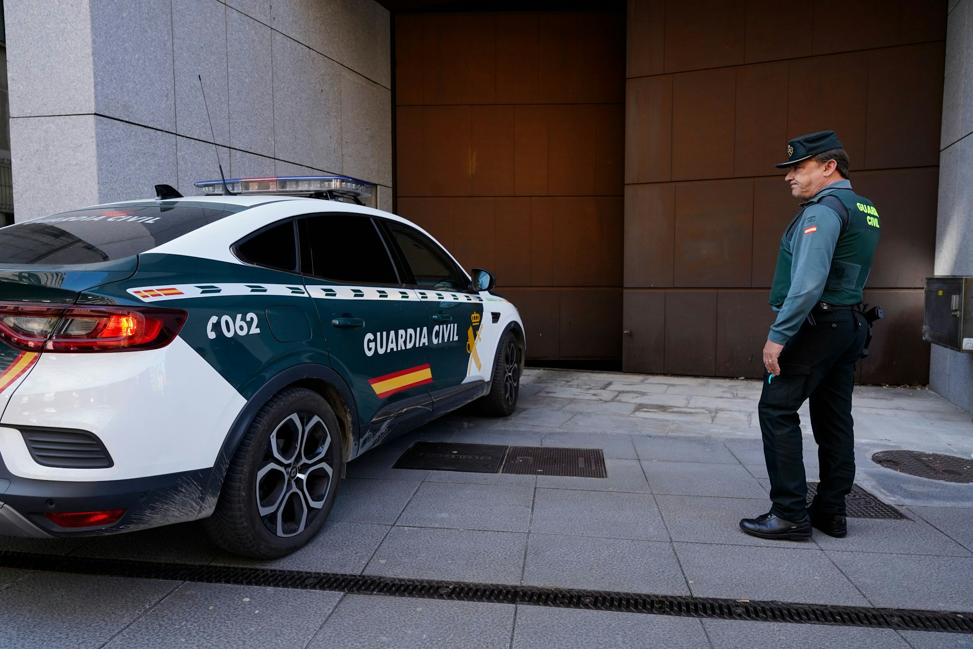 Die Kinder wurden von der Polizei befreit, nachdem eine Nachbarin Alarm geschlagen hatte.