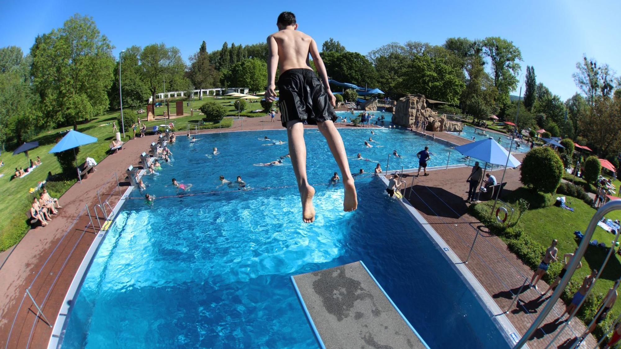 Start der Freibadsaison auf der Insel Grafenwerth: Am 1. Mai war der Eintritt sogar frei.