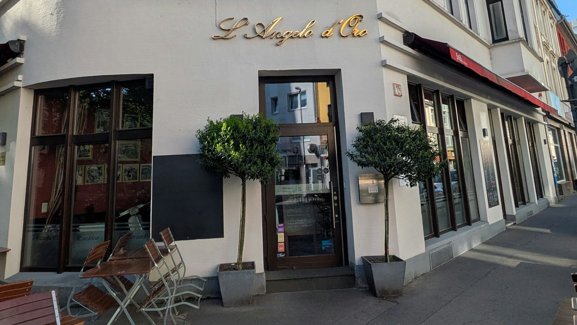 „L'Angelo d'Oro“ auf der Berrenrather Straße.