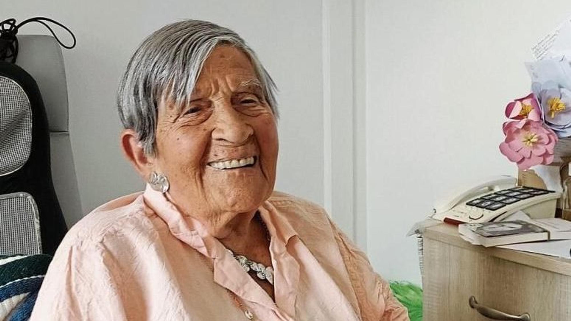 Heute lacht und scherzt sie gerne: Ginette Kolinka. Die Hunderjährige spricht offen über ihre Erfahrungen während des Holocausts und hält damit einen wichtigen Teil der deutschen Geschichte in Erinnerung.