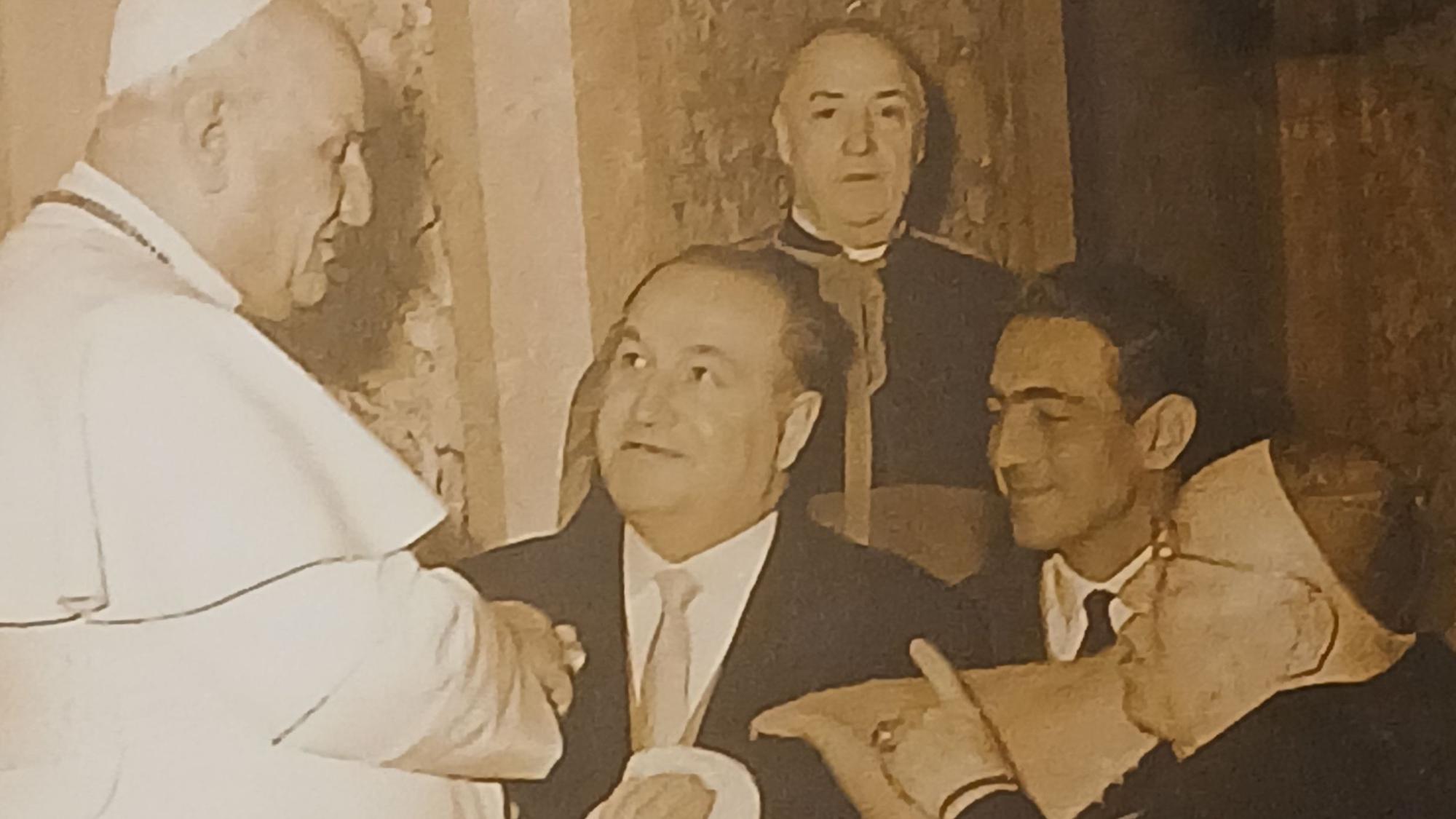 Siegburger Ärzte begleiteten 1958 einen Kardinal zum Konklave, Johannes XXIII. dankte Alfred Möhlenbruch (2.v.l.) Rechts: Kardinal Thomas Tien Ken-sin.