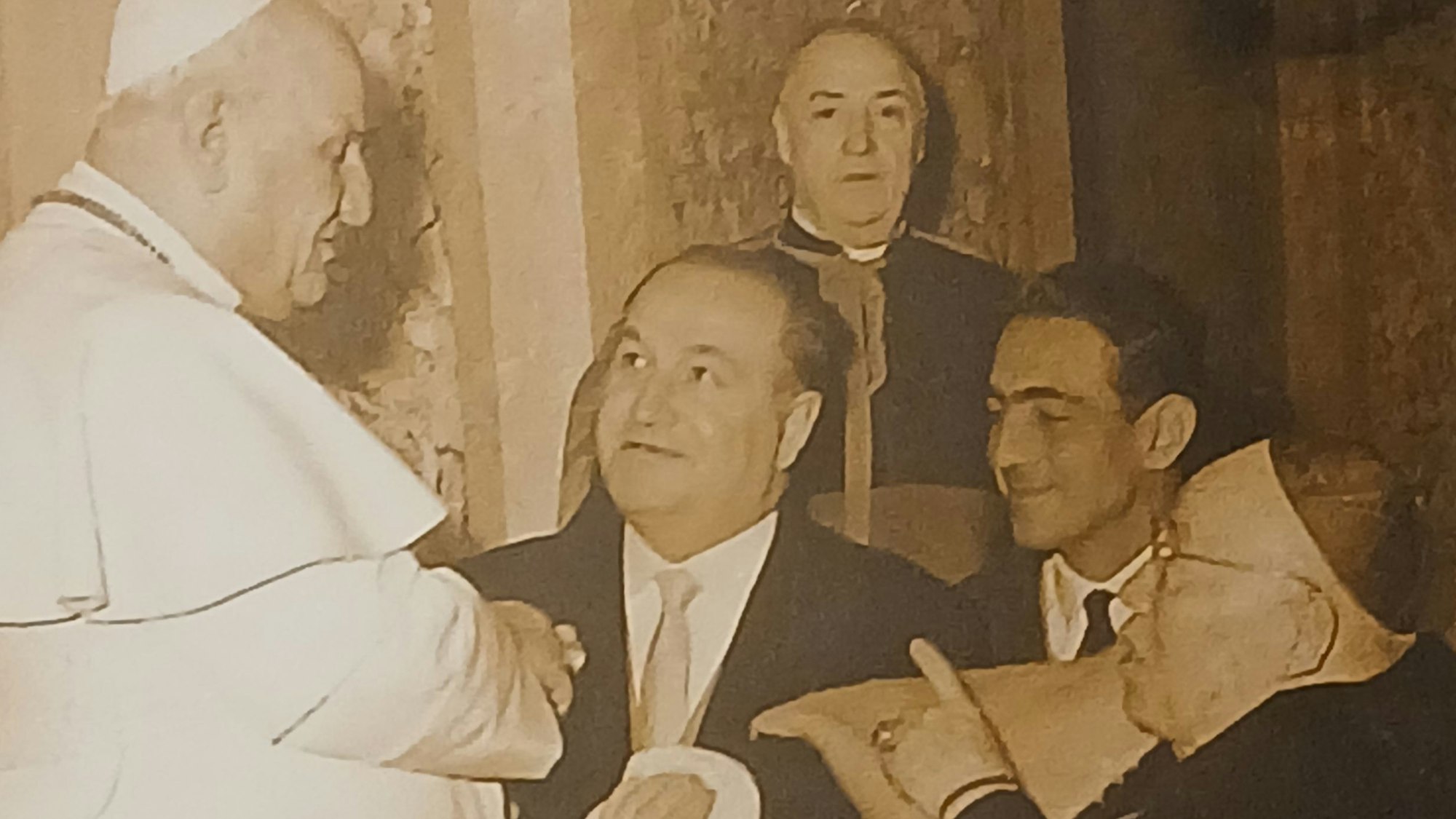 Siegburger Ärzte begleiteten 1958 einen Kardinal zum Konklave, Johannes XXIII. dankte Alfred Möhlenbruch (2.v.l.) Rechts: Kardinal Thomas Tien Ken-sin.