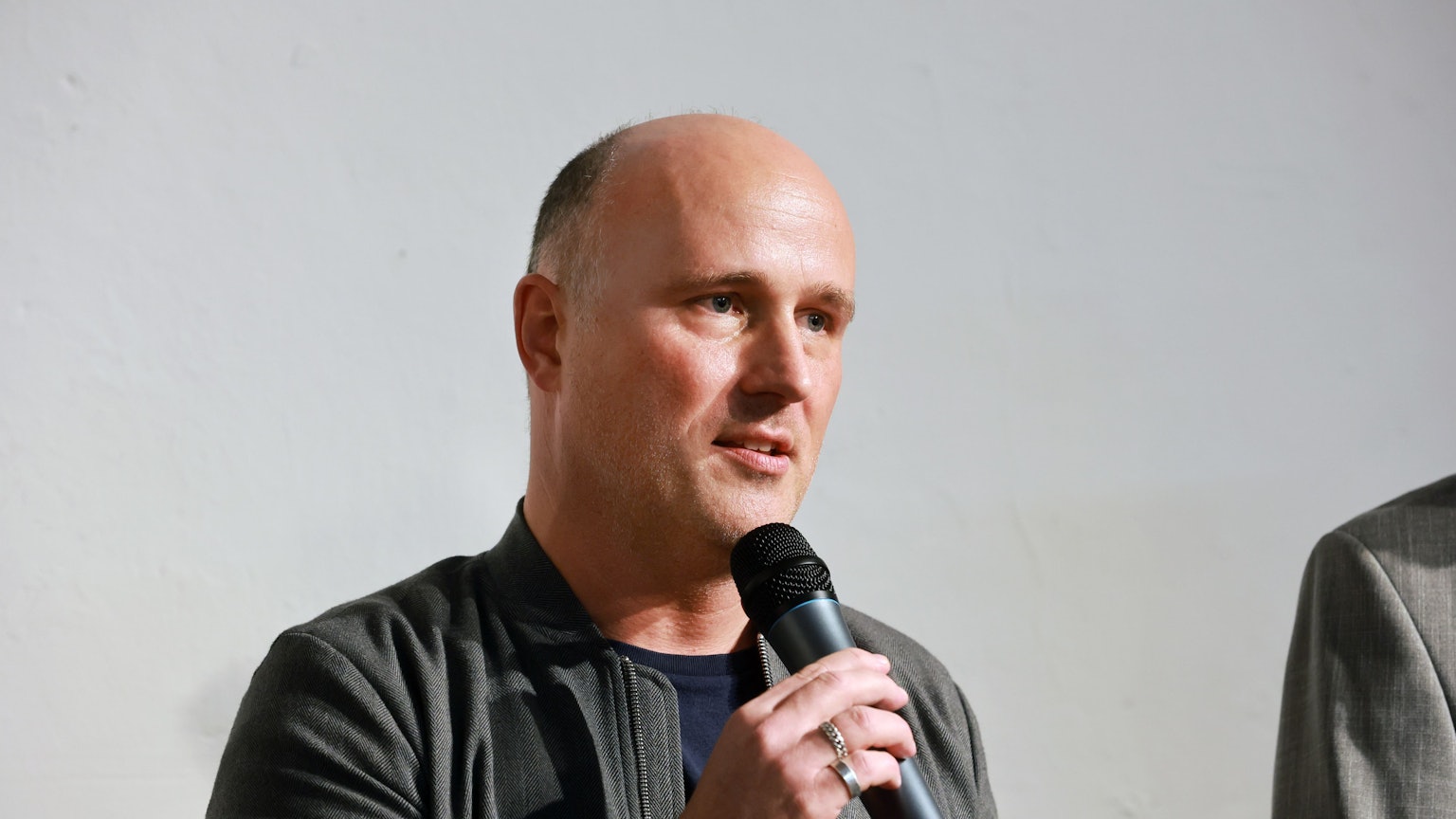 #bundestagswahl2025 Wahlparty der Partei Bündnis 90/Die Grünen zur Bundestagswahl 2025. Die Partei trifft sich in einem Veranstaltungsraum im Belgischen Viertel, A Street 48, Sven Lehmann, 23.02.2025, Bild: Herbert Bucco