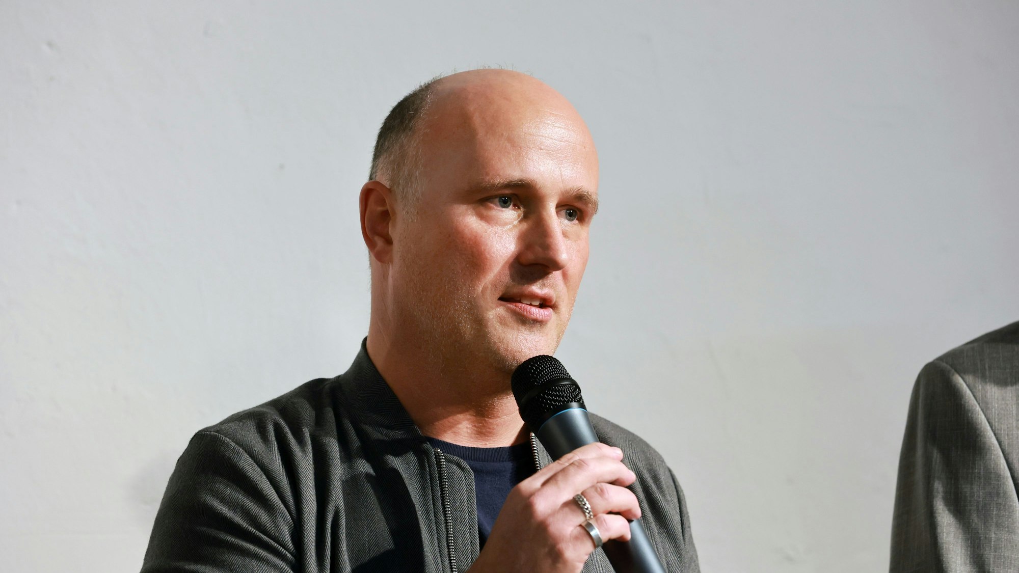 #bundestagswahl2025 Wahlparty der Partei Bündnis 90/Die Grünen zur Bundestagswahl 2025. Die Partei trifft sich in einem Veranstaltungsraum im Belgischen Viertel, A Street 48, Sven Lehmann, 23.02.2025, Bild: Herbert Bucco