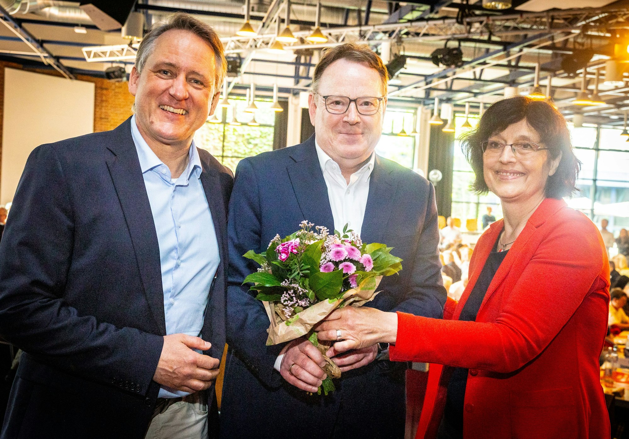 Torsten Burmester (Mitte) mit den Kölner SPD-Vorsitzenden Claudia Walther und Andre Schirmer.