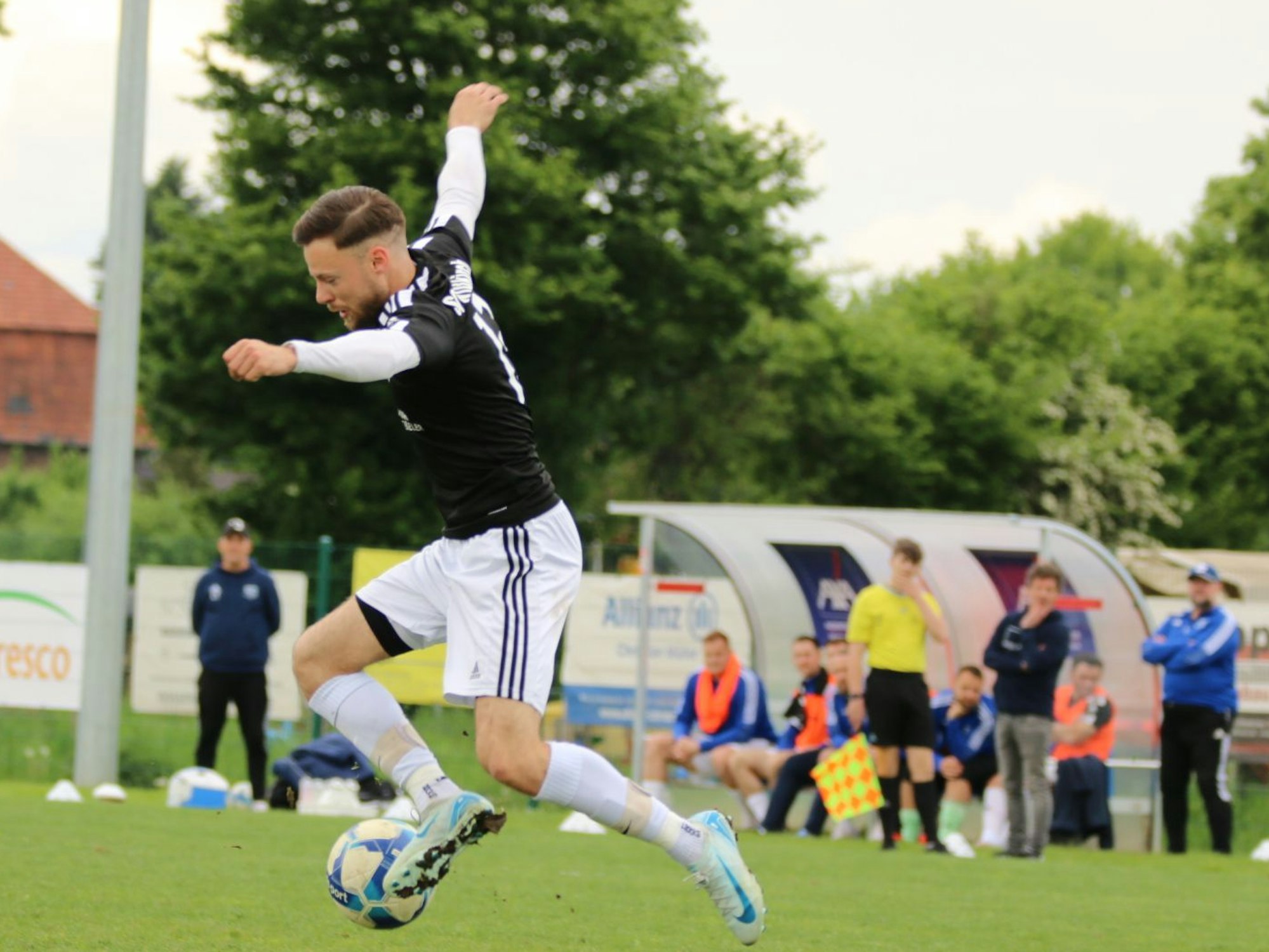 Verliert die Bodenhaftung bei der Ballführung: Nico Heuser.