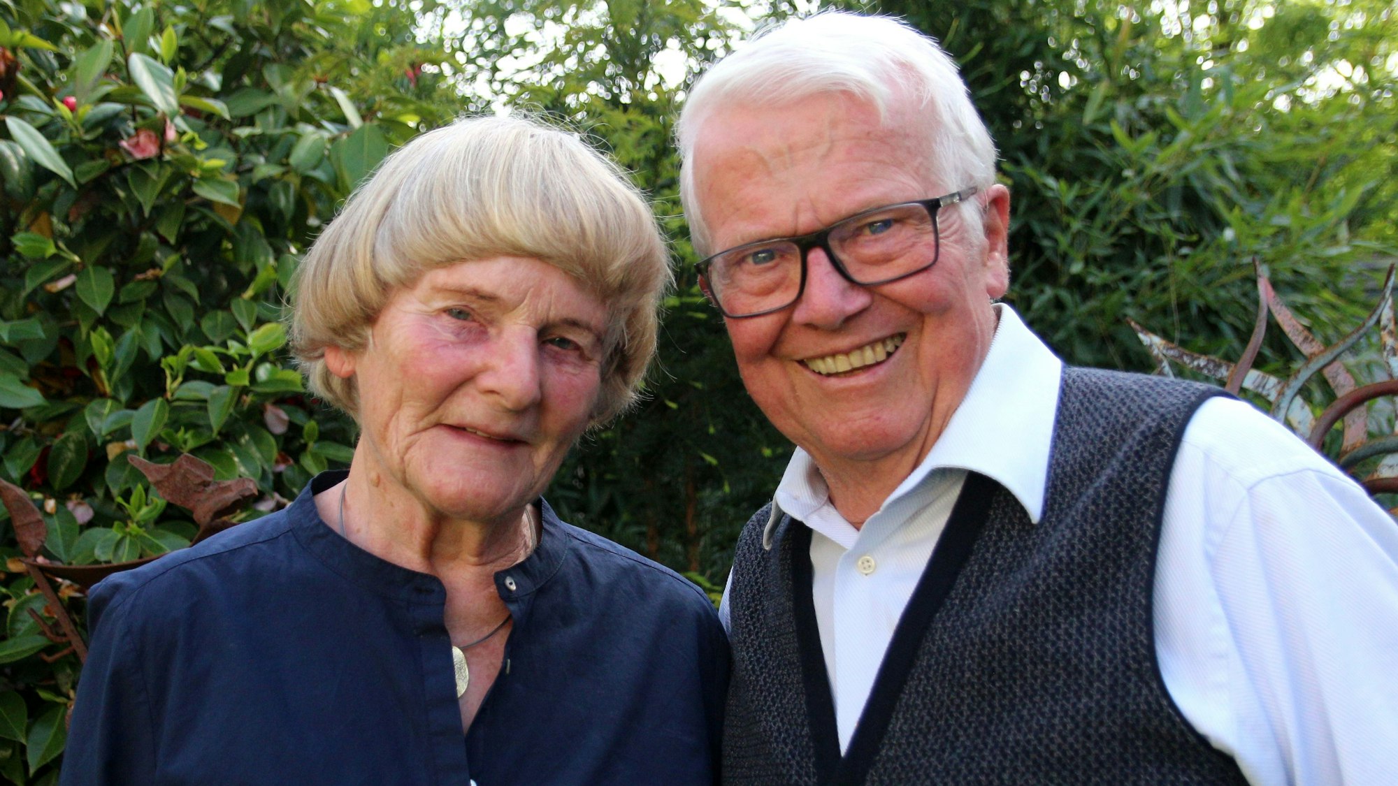 Das Bild zeigt Angela und Hans-Jürgen Luike, die jetzt 60 Jahre verheiratet sind.