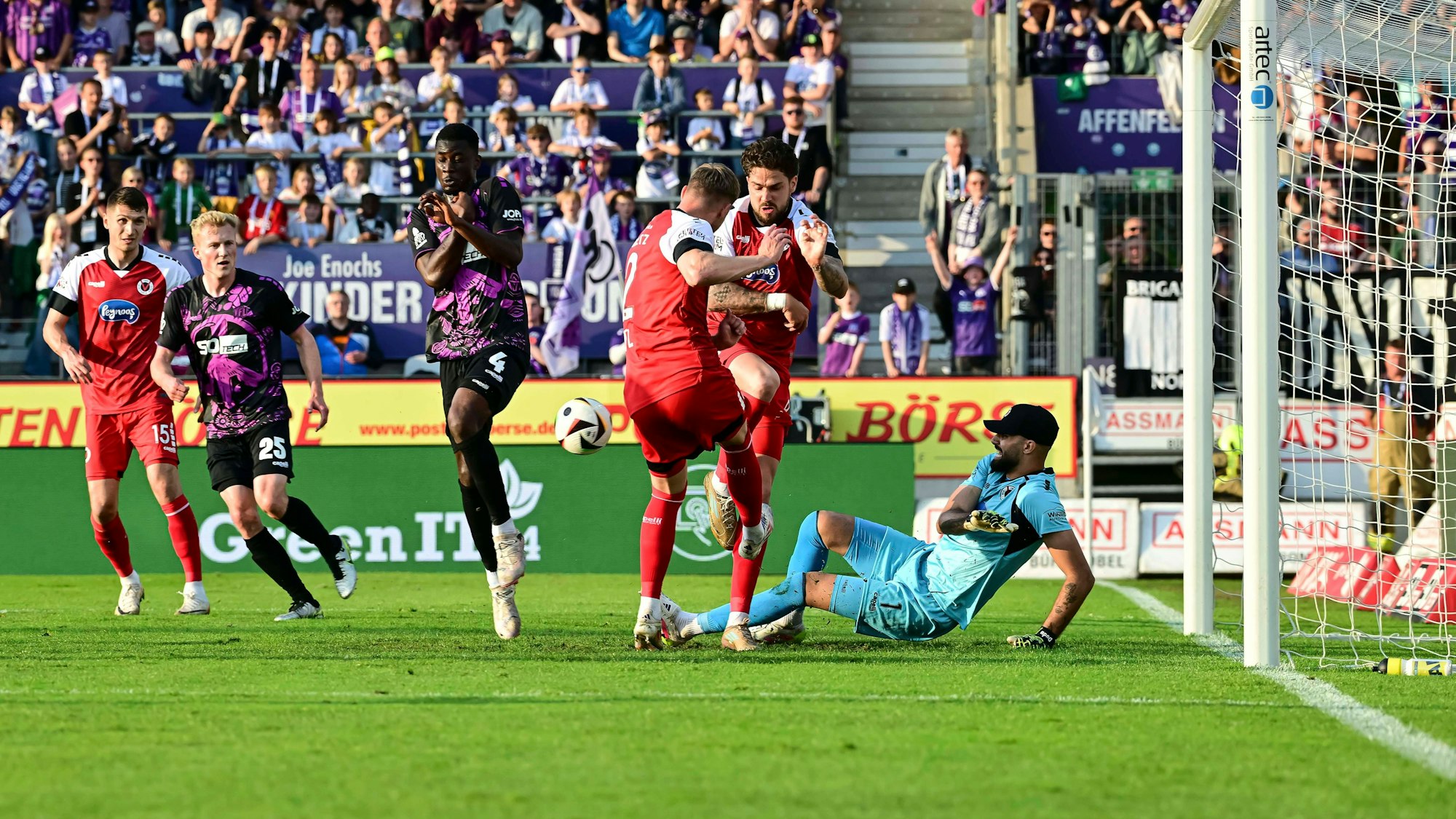 Tor zum 1:0 durch Maxwell Gyamfi 4 Osnabrueck, VfL Osnabrueck vs. Viktoria Koeln, Fussball, 3. Liga, 36. Spieltag, 02.05.2025 DFB regulations prohibit any use of photographs as image sequences and/or quasi-video Osnabrueck Niedersachsen Deutschland *** Goal for 1 0 by Maxwell Gyamfi 4 Osnabrueck , VfL Osnabrueck vs Viktoria Koeln, Fußball, 3 Liga, 36 Spieltag, 02 05 2025 DFB regulations prohibit any use of photographs as image sequences and or quasi video Osnabrueck Niedersachsen Germany Copyright: xkolbert-press/MarcxNiemeyerx
