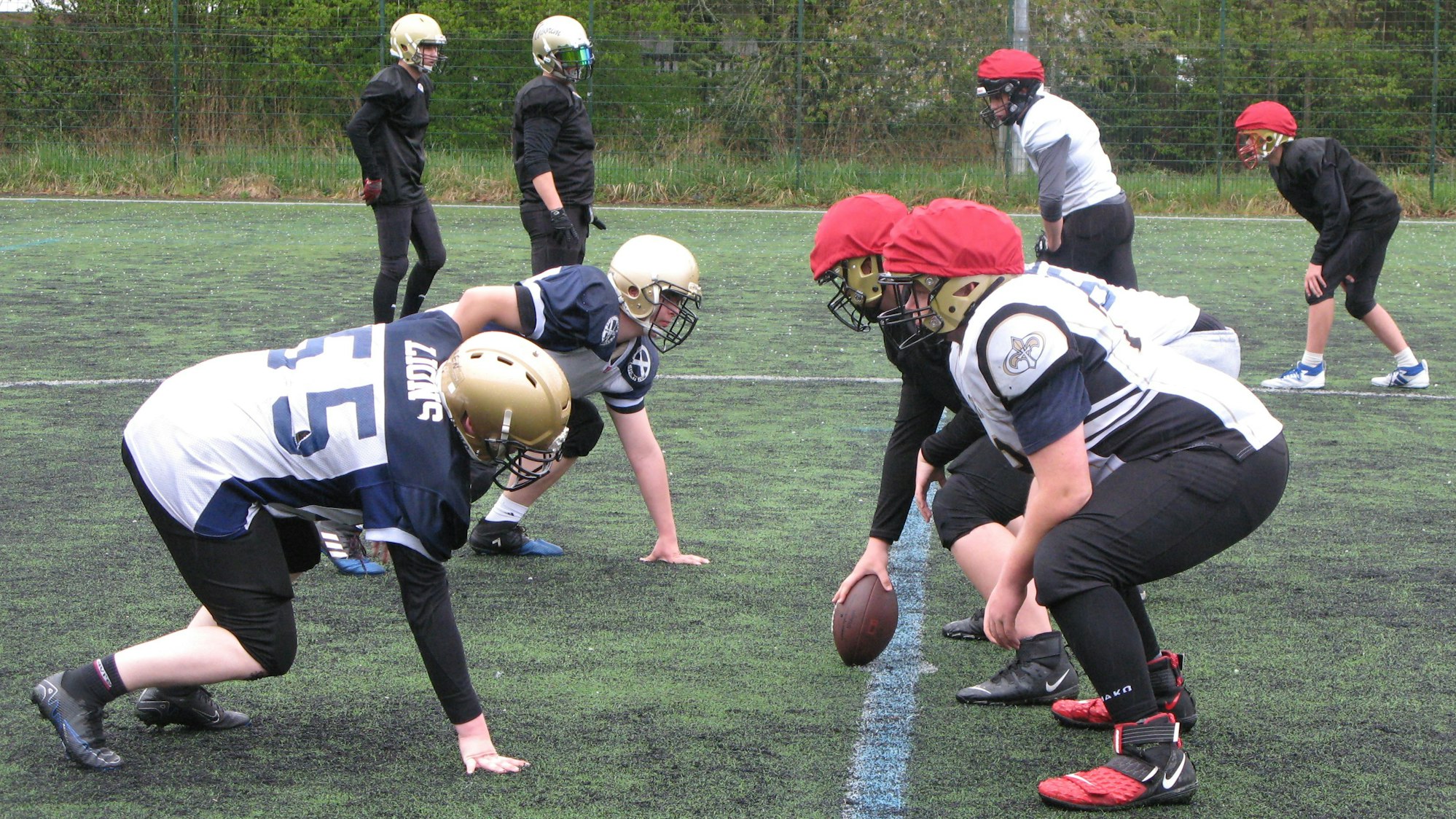 Die Jugend des ASC Windeck Giborim beim Training. Spielzüge und Laufwege werden einstudiert.