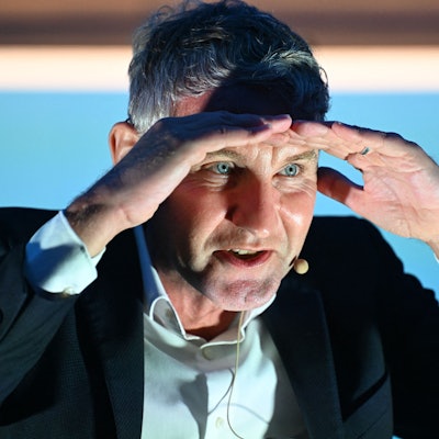 Björn Höcke, Fraktionsvorsitzender der AfD im Thüringer Landtag, hat den Mitarbeitern des Verfassungsschutzes auf X gedroht. (Archivbild)
