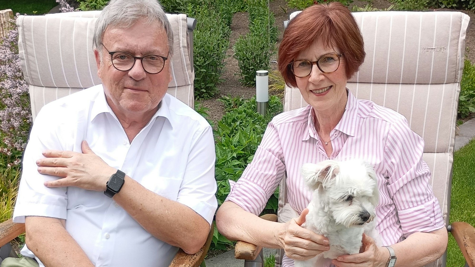 Das Foto zeigt Eheleute.