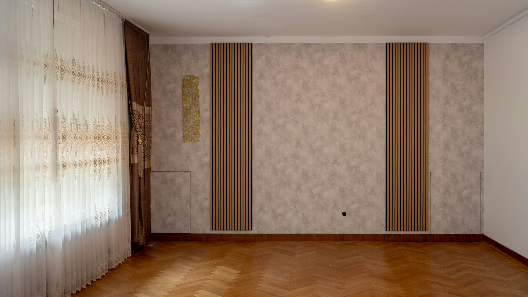 Gregor Schneiders Inszenierung „Welcome“ im Haus Esters, Krefeld, zeigt einen leeren Raum