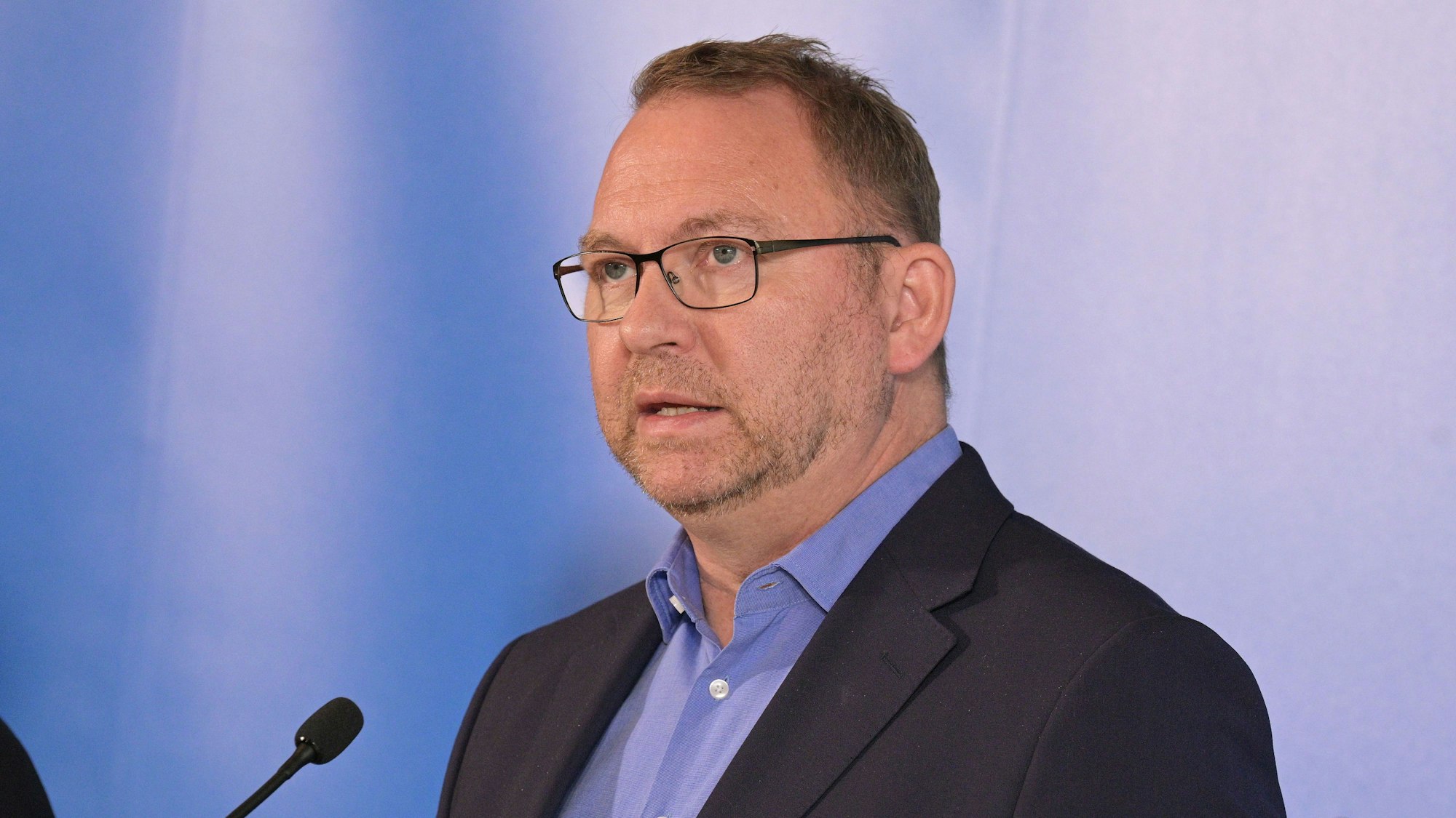 Frank Werneke, Vorsitzender der Gewerkschaft Verdi, gibt ein Statement.