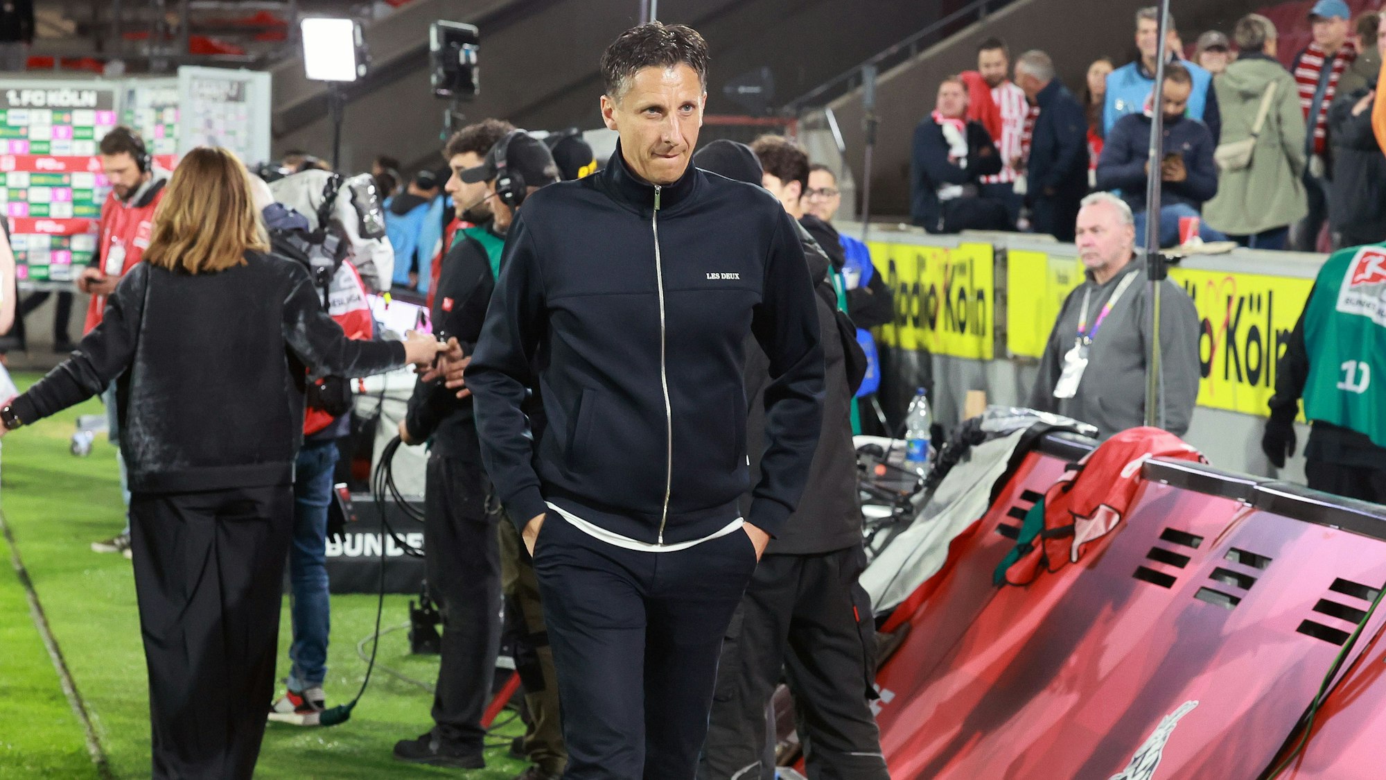 Abgang: Christian Keller nach dem 1:1 im Heimspiel des 1. FC Köln gegen Jahn Regensburg. Einen Tag später wurde der Geschäftsführer freigestellt.