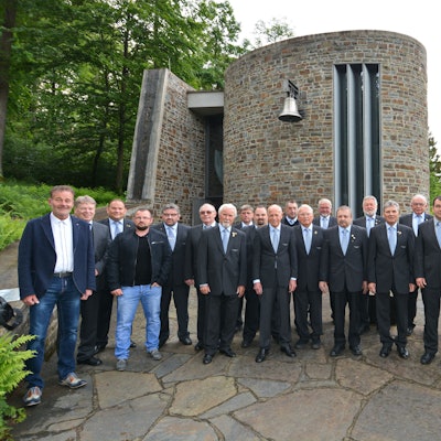 Ein Gruppenbild mit 24 Männern.