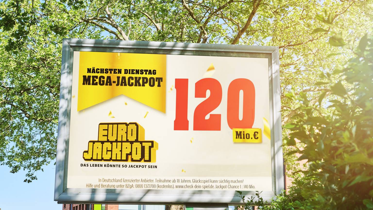 Erstmals in diesem Jahr ist der Eurojackpot auf seine maximale Summe angestiegen. Um 120 Millionen Euro geht es am kommenden Dienstag (6. Mai) für die Spielteilnehmer aus 19 europäischen Ländern.