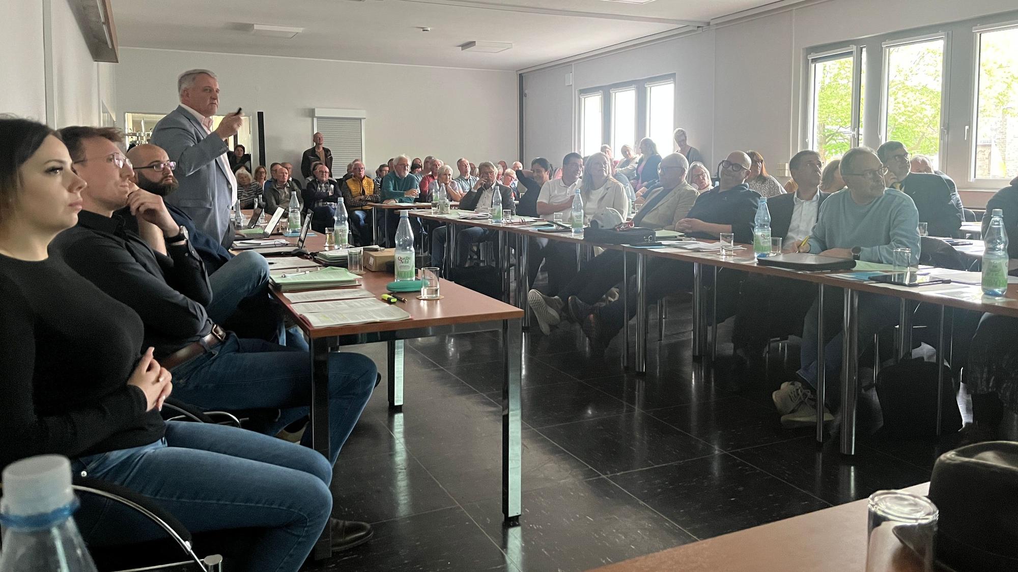 Der Rat in Eitorf bei einer Diskussion um das Krewel-Areal. (Archivbild)