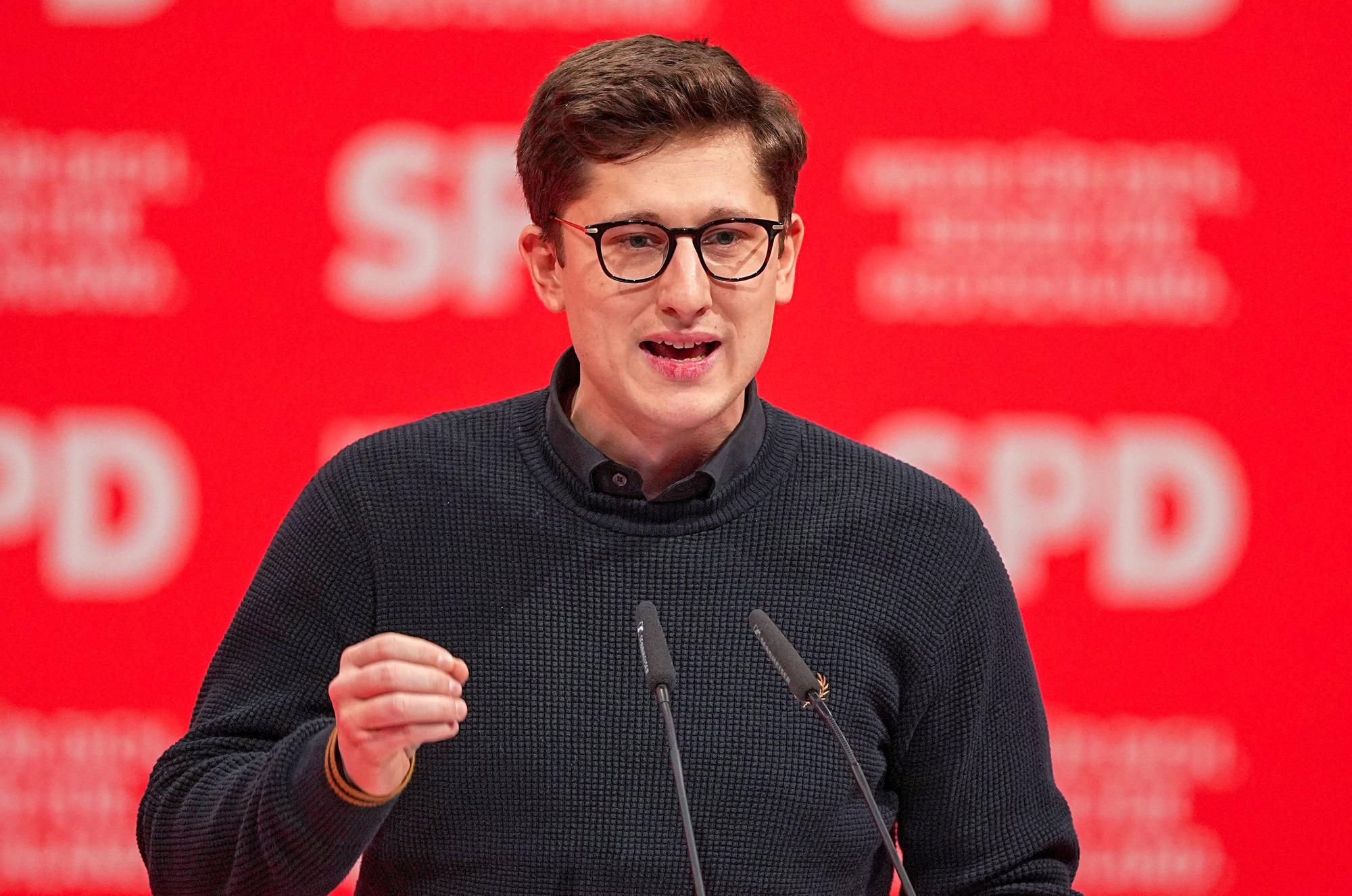 ARCHIV - 11.01.2025, Berlin: Philipp Türmer (SPD), Juso Bundesvorsitzender, spricht beim außerordentlichen SPD-Bundesparteitag. (zu dpa: «Juso-Chef: Akzeptieren Ausgang der Mitgliederbefragung») Foto: Michael Kappeler/dpa +++ dpa-Bildfunk +++