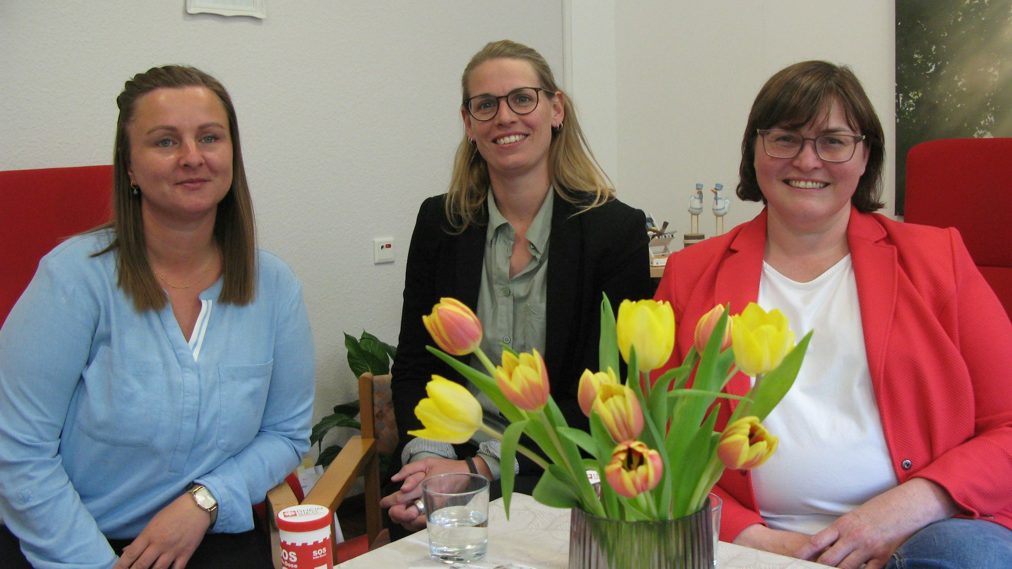 Über Hilfsmöglichkeiten für pflegende Angehörige informierten (v.l.) Franziska Brand, Daniela Janßen und Theresia Engel, die im Caritasverband Rhein-Sieg tätig sind.
