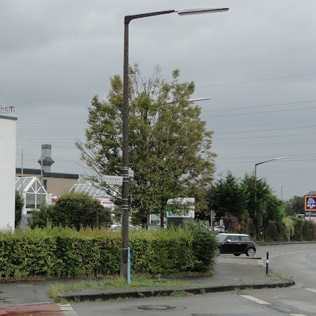 Ab 2026 sollen die Straßenlaternen im Bezirk Chorweiler durch LED-Leuchten ausgetauscht werden.