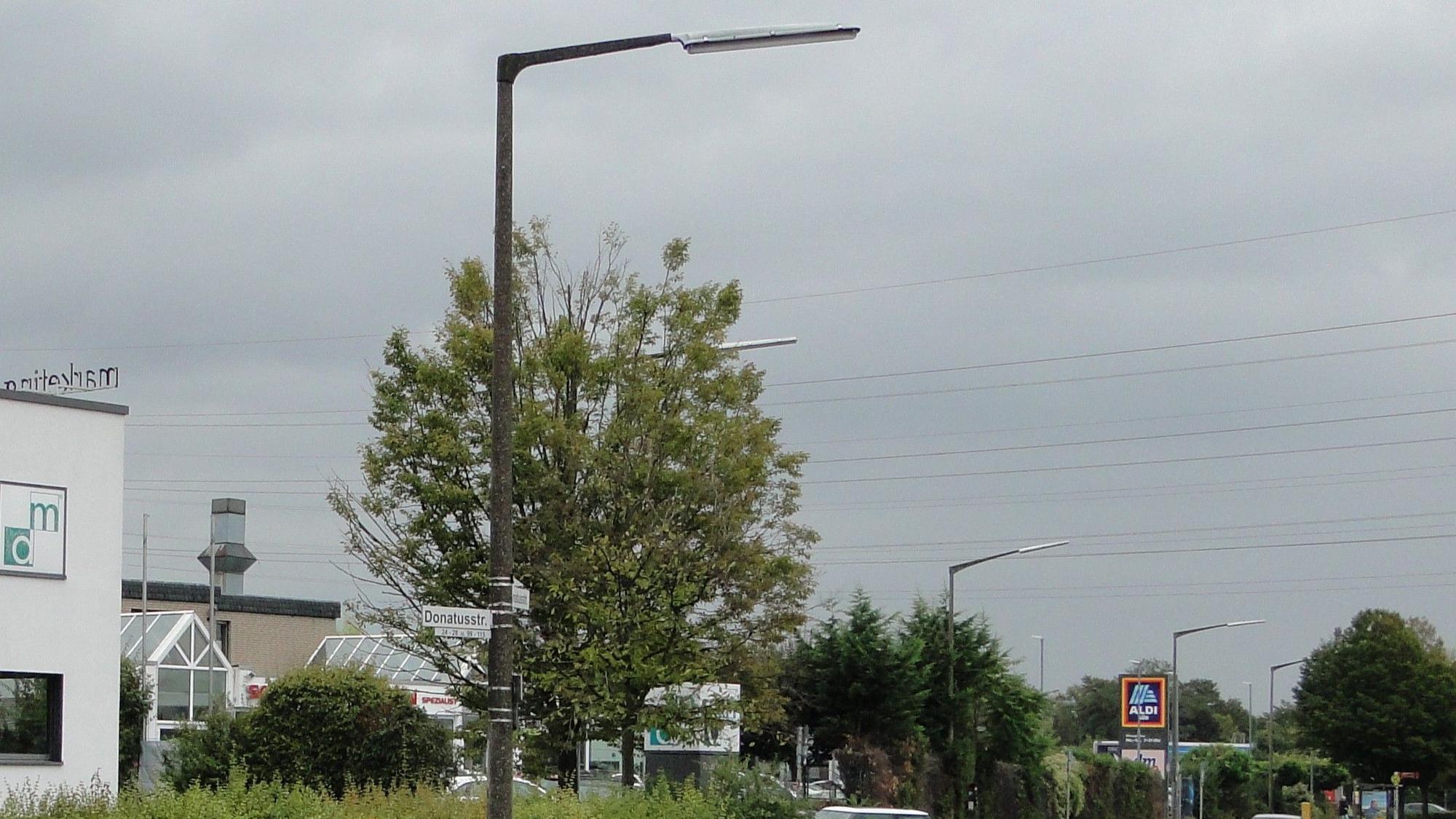 Ab 2026 sollen die Straßenlaternen im Bezirk Chorweiler durch LED-Leuchten ausgetauscht werden.