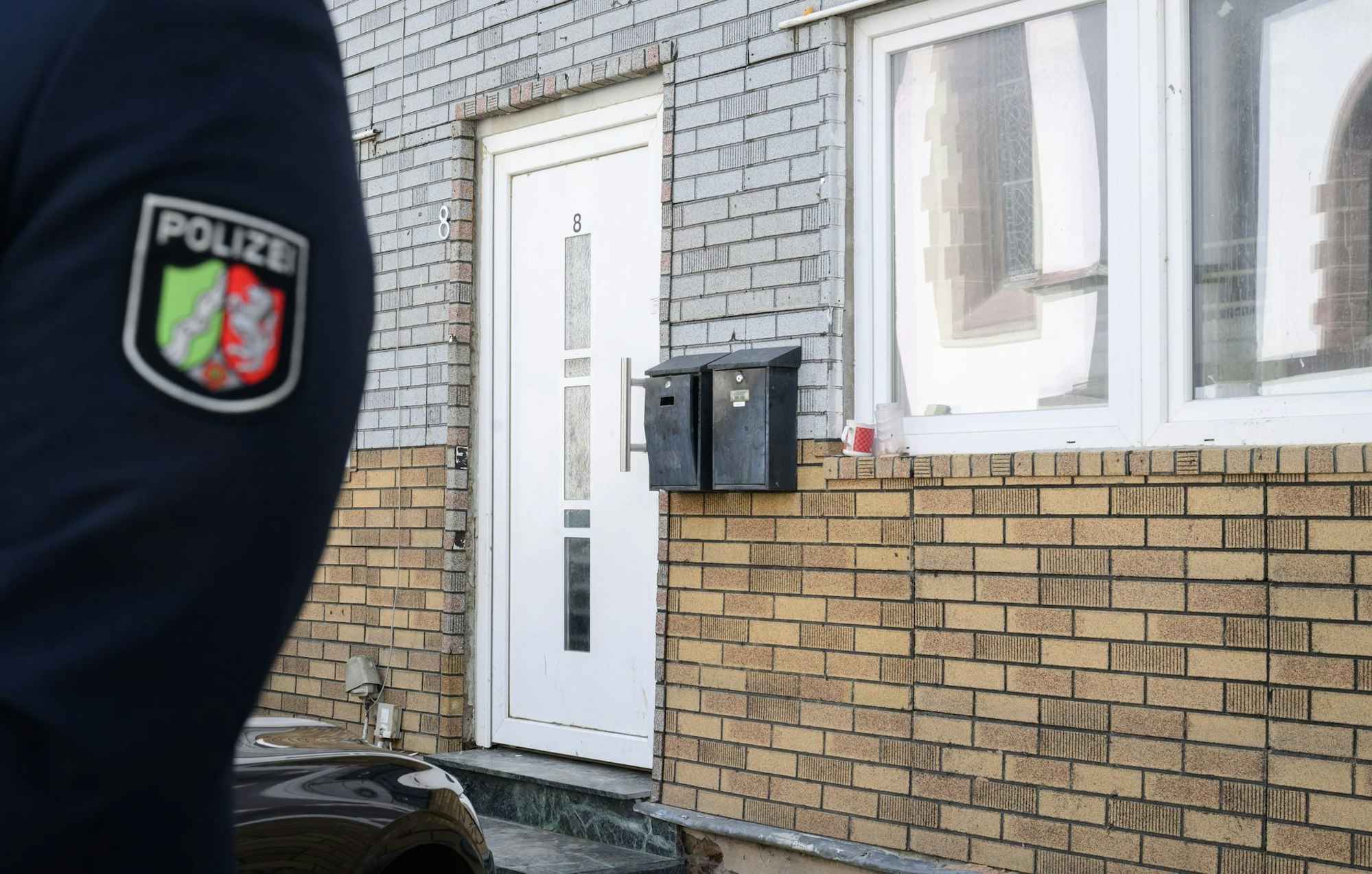 Nach dem Tod von zwei jungen Erntehelfern in einem Haus in Höxter ermittelt die Polizei.