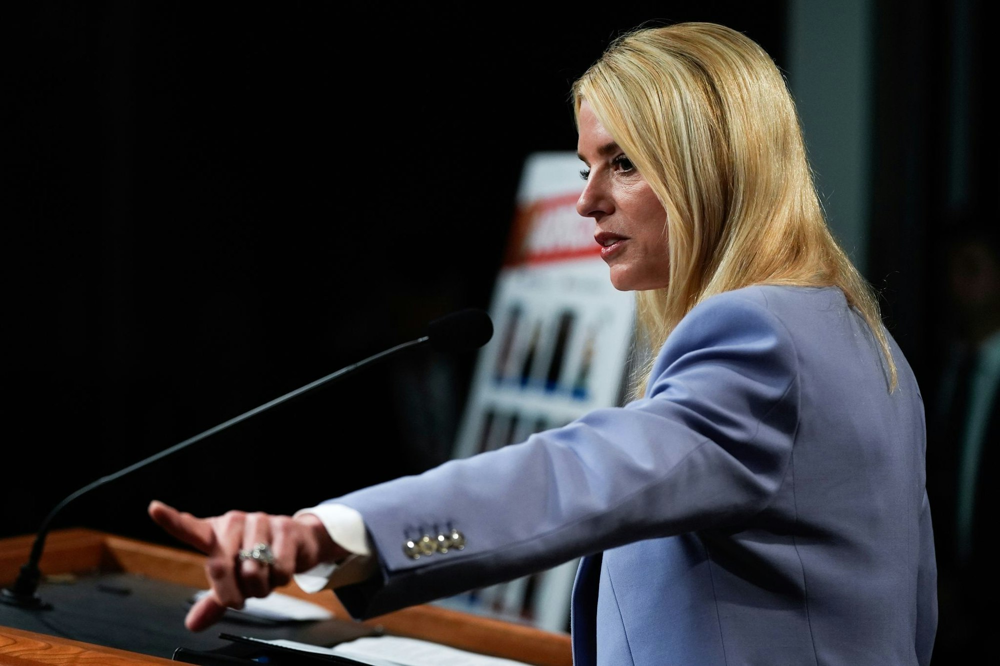 Erfolg für Trumps Justizministerin Pam Bondi: Anti-Drogenbehörden ist ein großer Schlag gegen den illegalen Drogenhandel gelungen.
